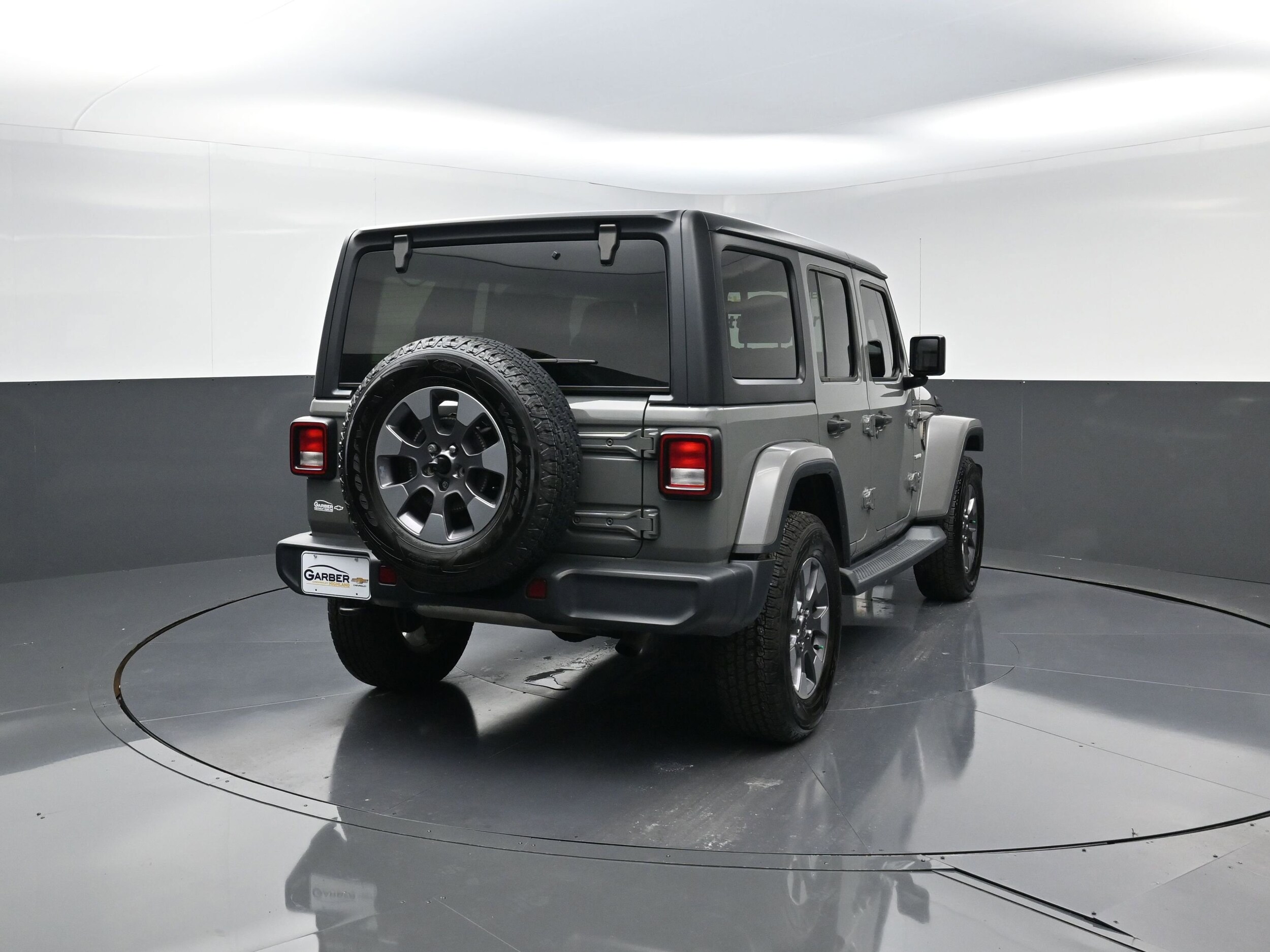 2019 Jeep Wrangler Unlimited Sahara photo 2