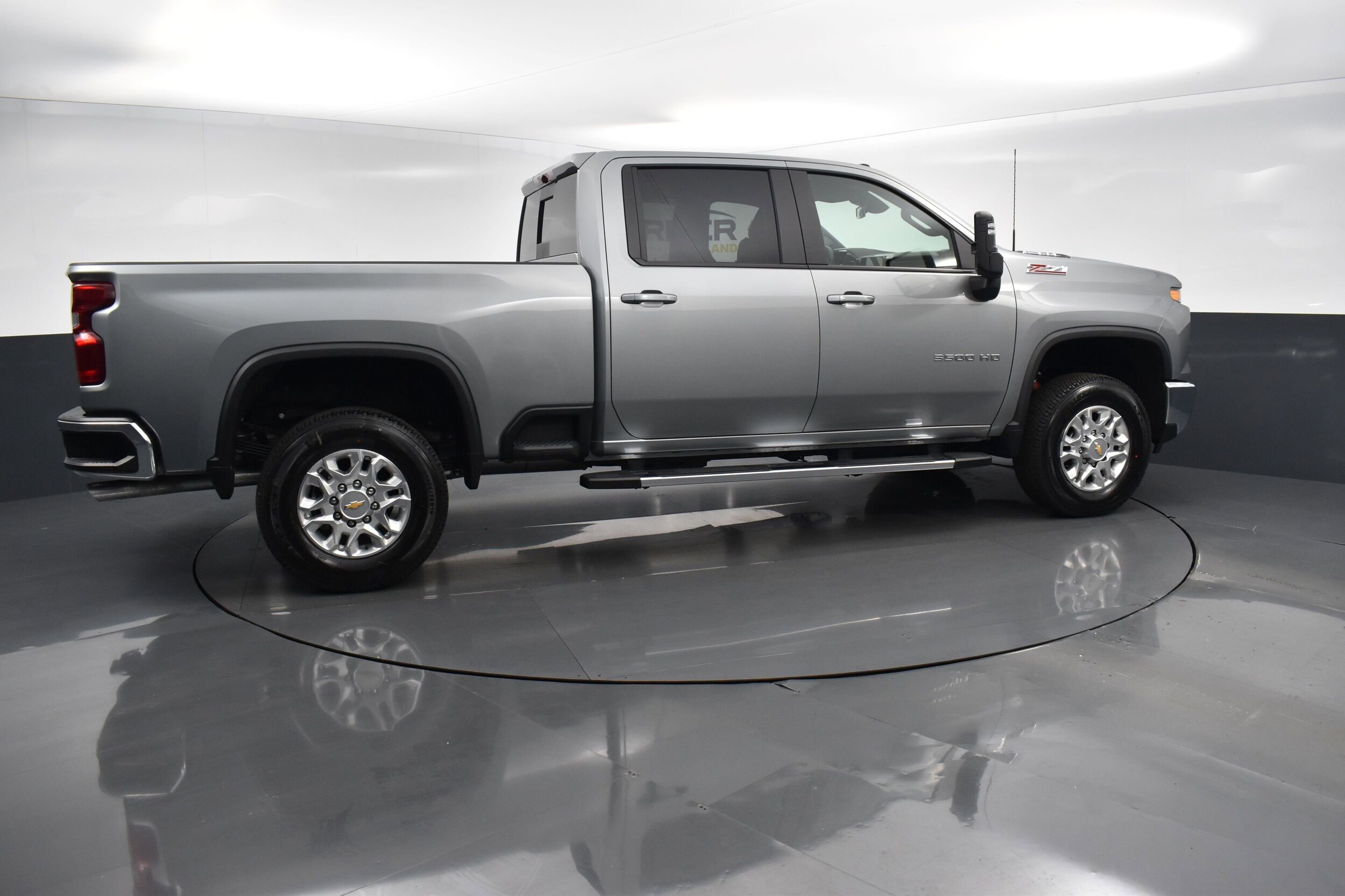 2025 Chevrolet Silverado 3500HD LT photo 2