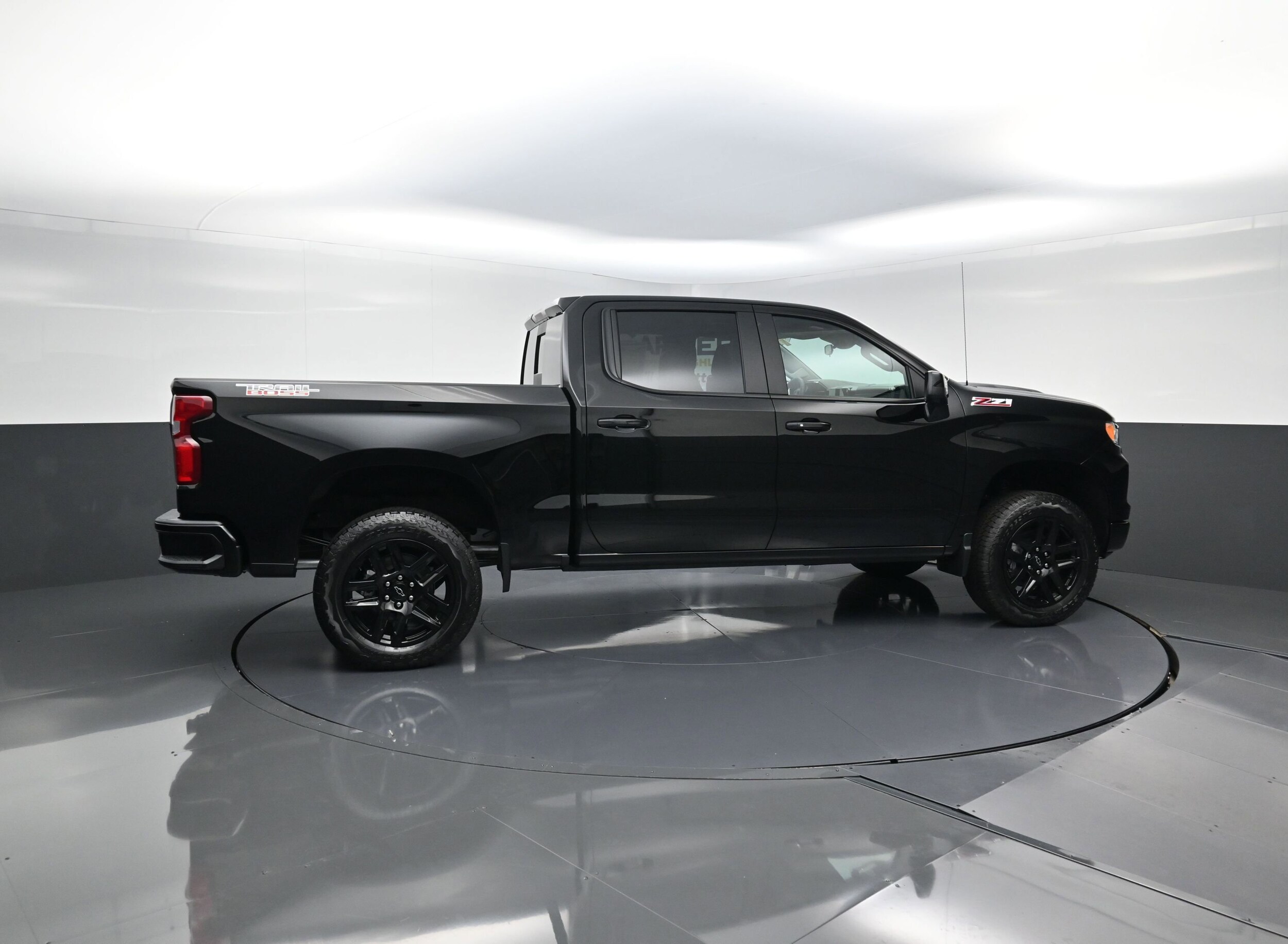 2026 Chevrolet Silverado 1500 LT Trail Boss photo 2