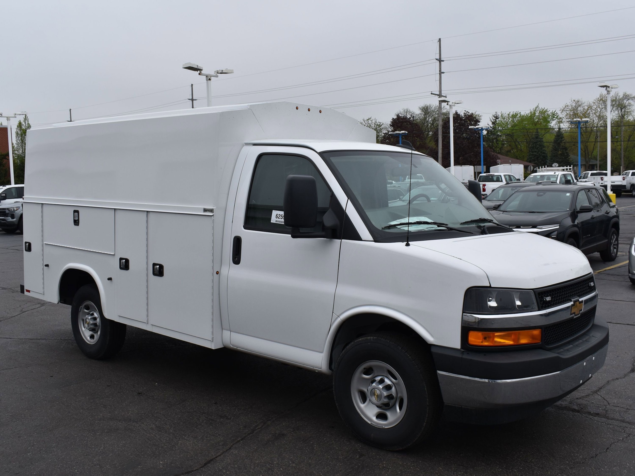 2025 Chevrolet Express Cutaway Base's photo