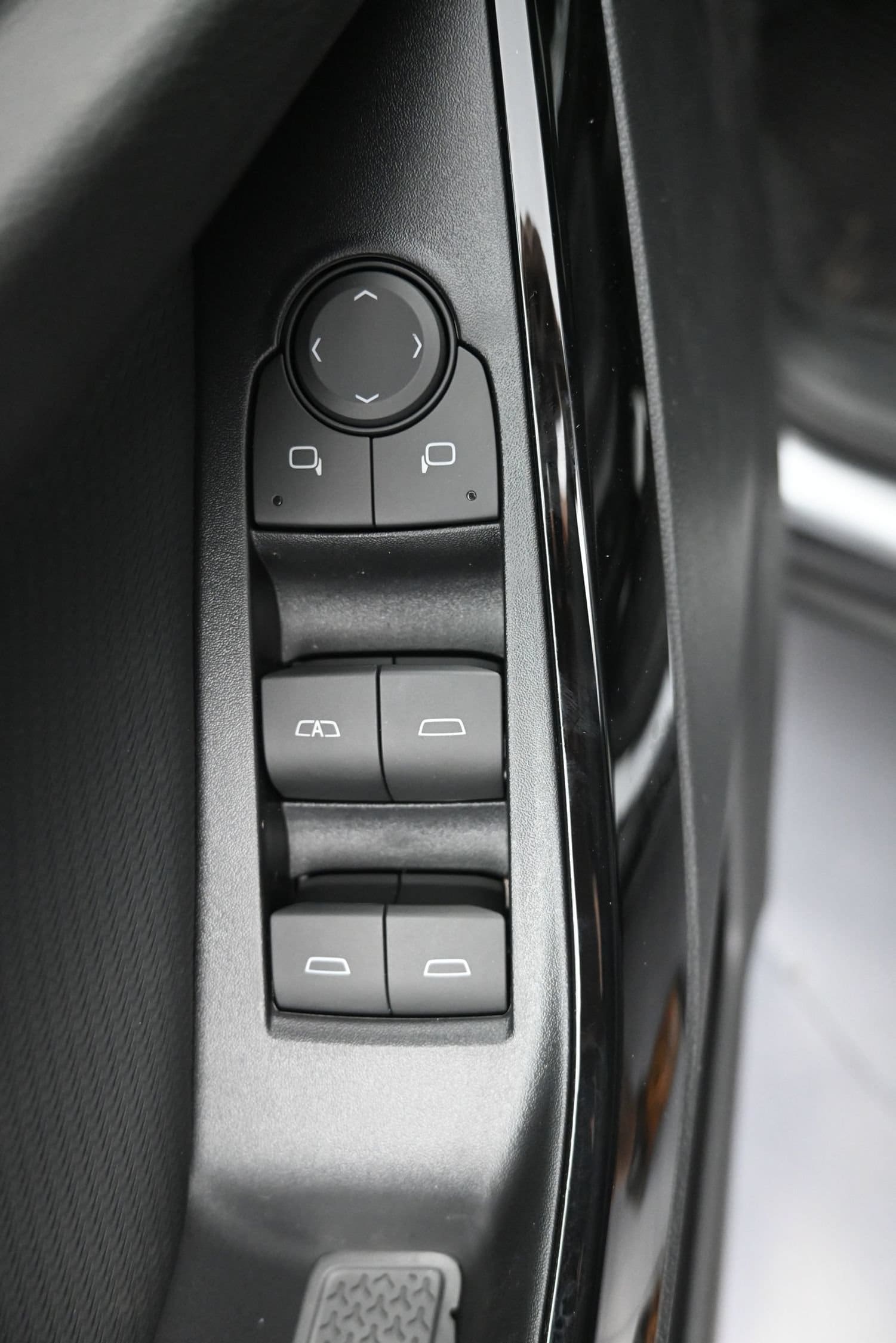 2027 Chevrolet Equinox LT - Photo 24