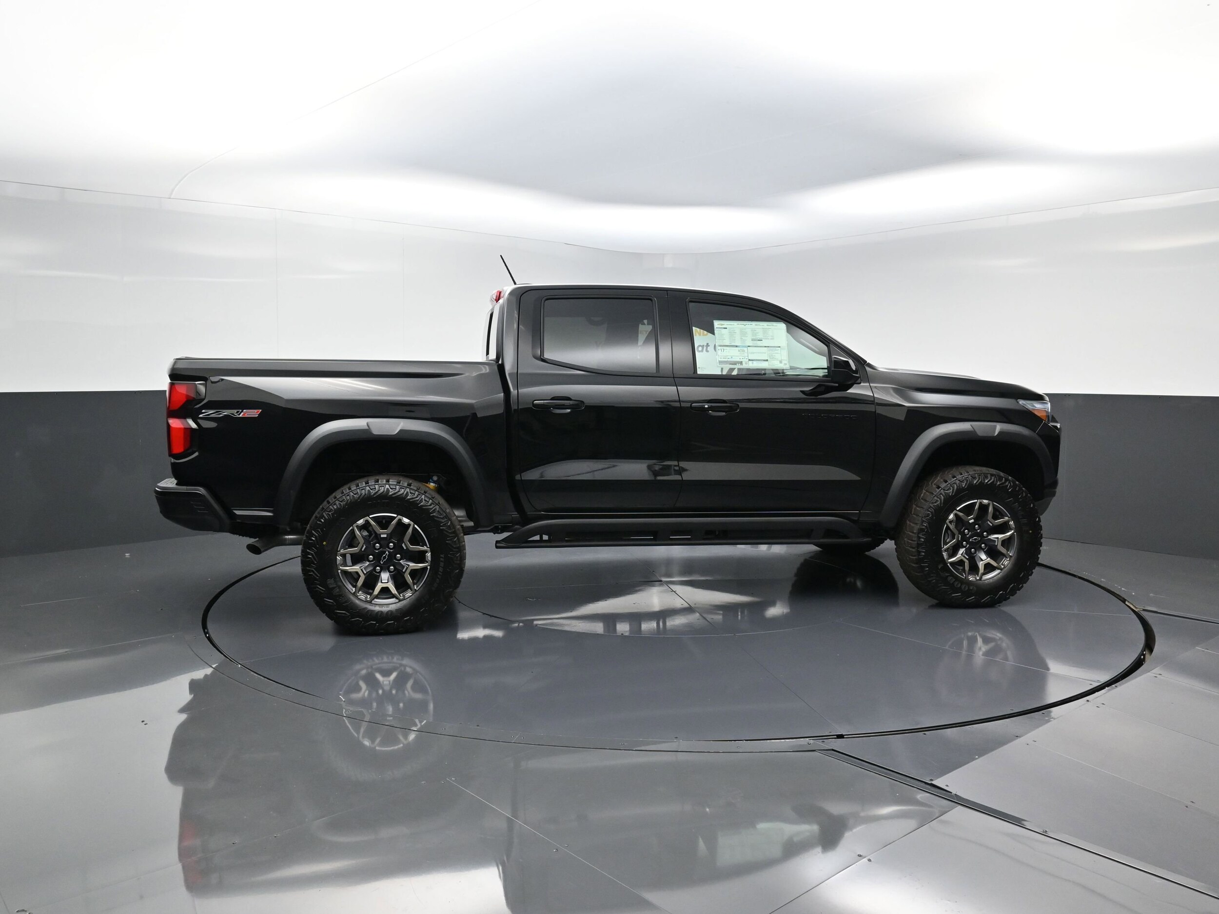 2026 Chevrolet Colorado ZR2 photo 2