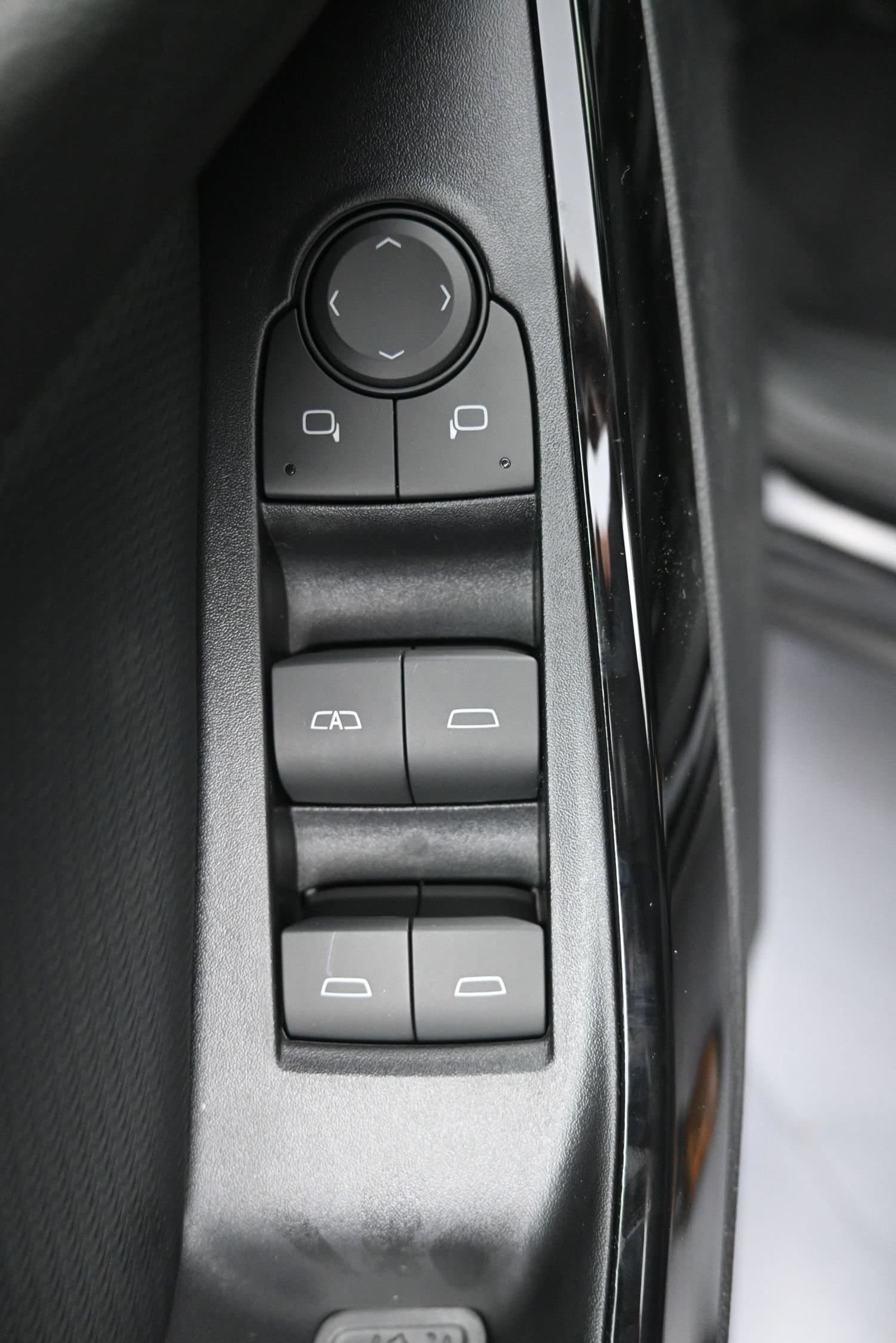 2027 Chevrolet Equinox LT - Photo 24