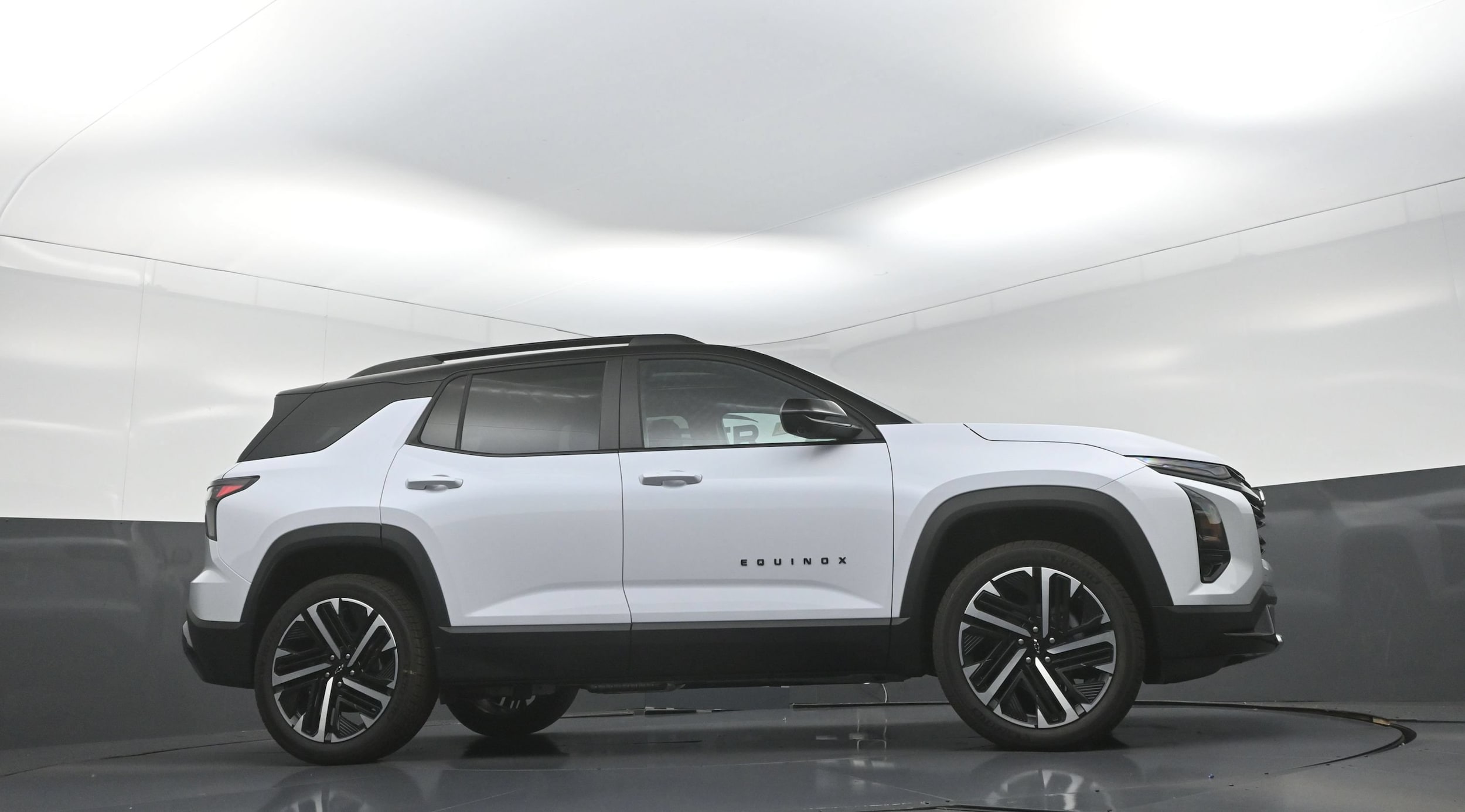 2027 Chevrolet Equinox RS - Photo 9