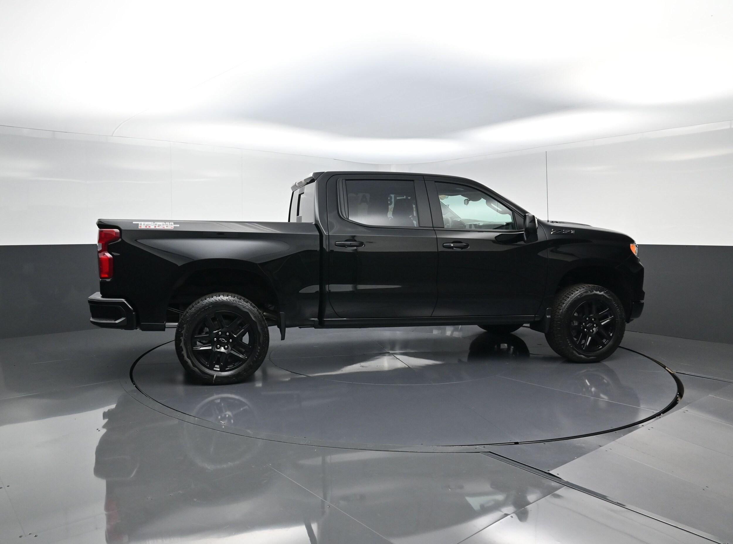 2026 Chevrolet Silverado 1500 LT Trail Boss photo 2