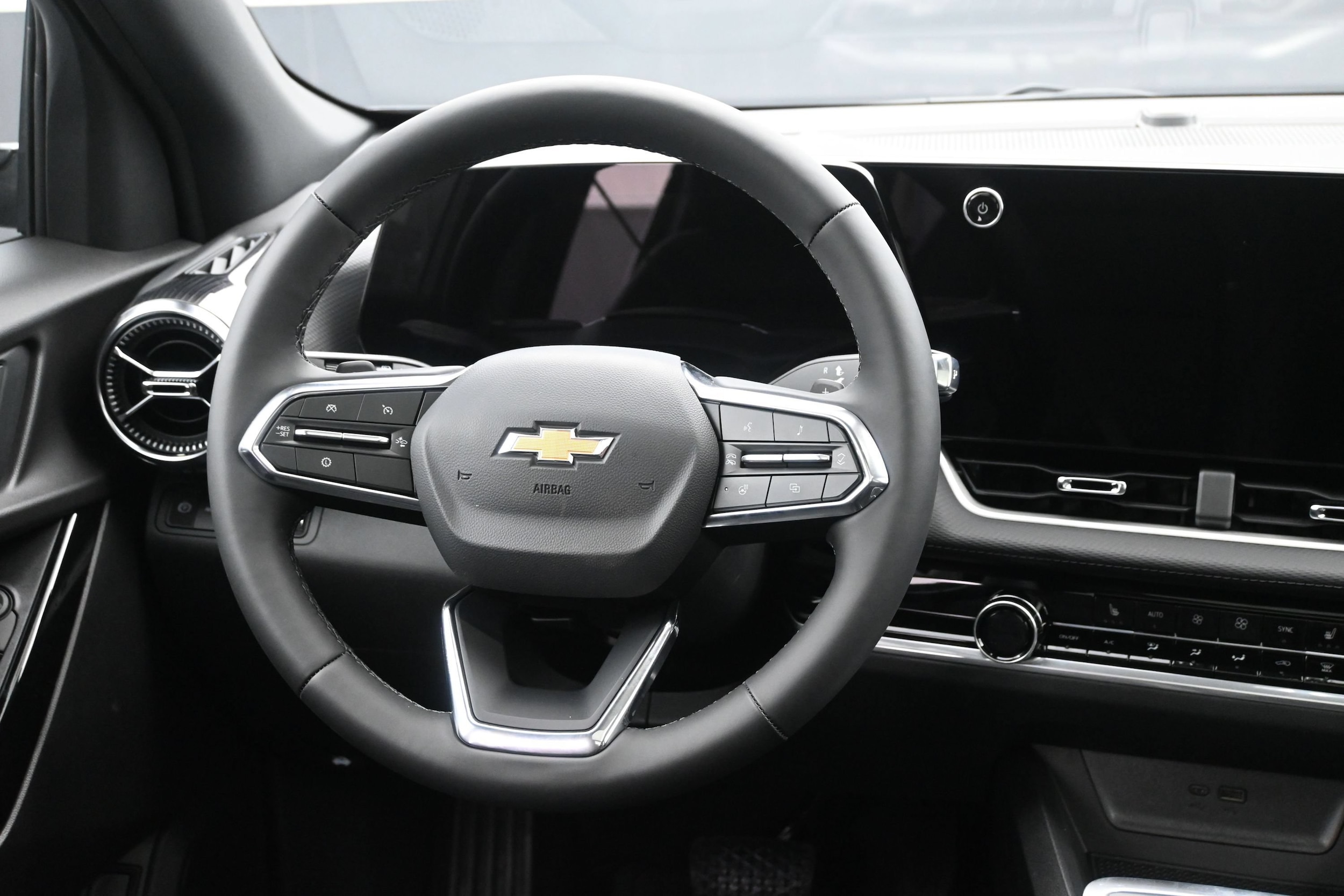 2027 Chevrolet Equinox LT - Photo 17