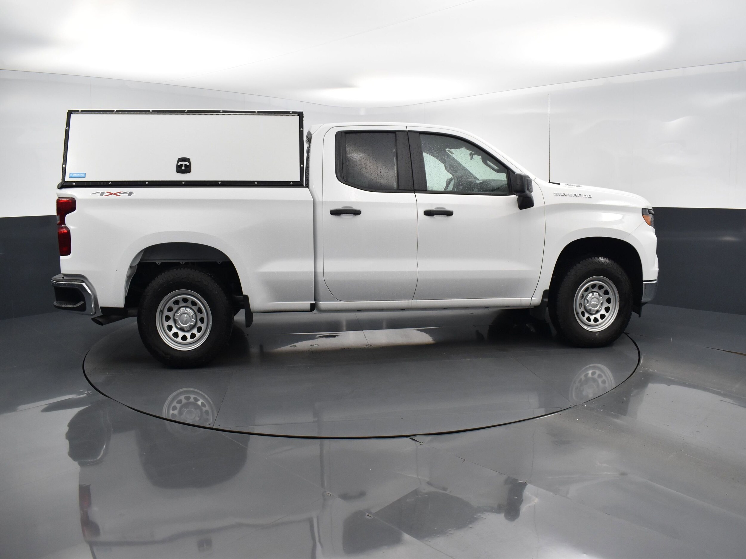 2025 Chevrolet Silverado 1500 photo 2