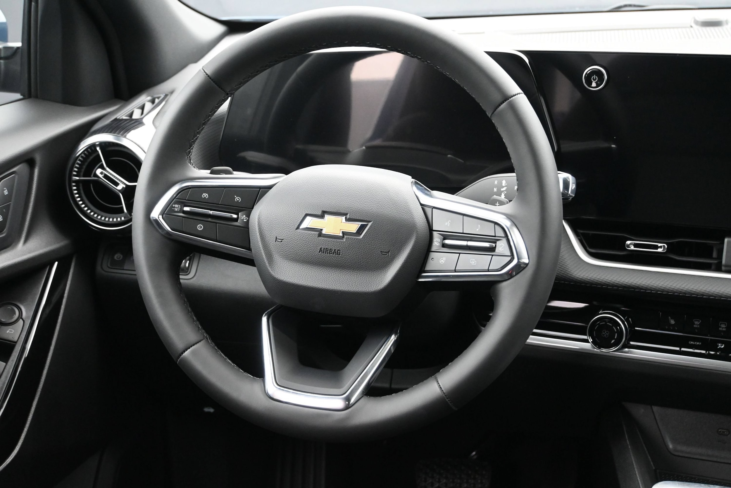2027 Chevrolet Equinox LT - Photo 17