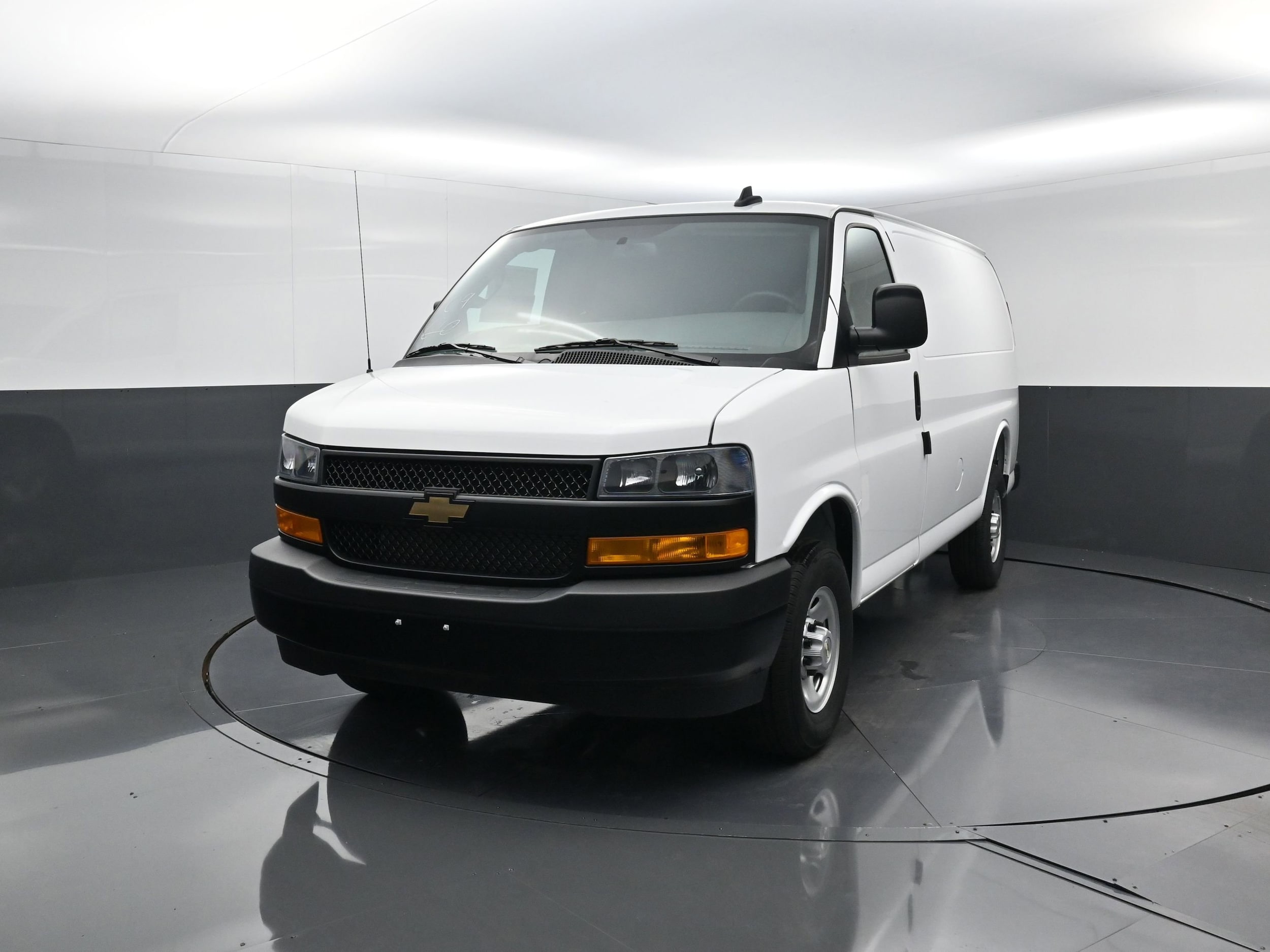 2025 Chevrolet Express Cargo Work Van - Photo 7