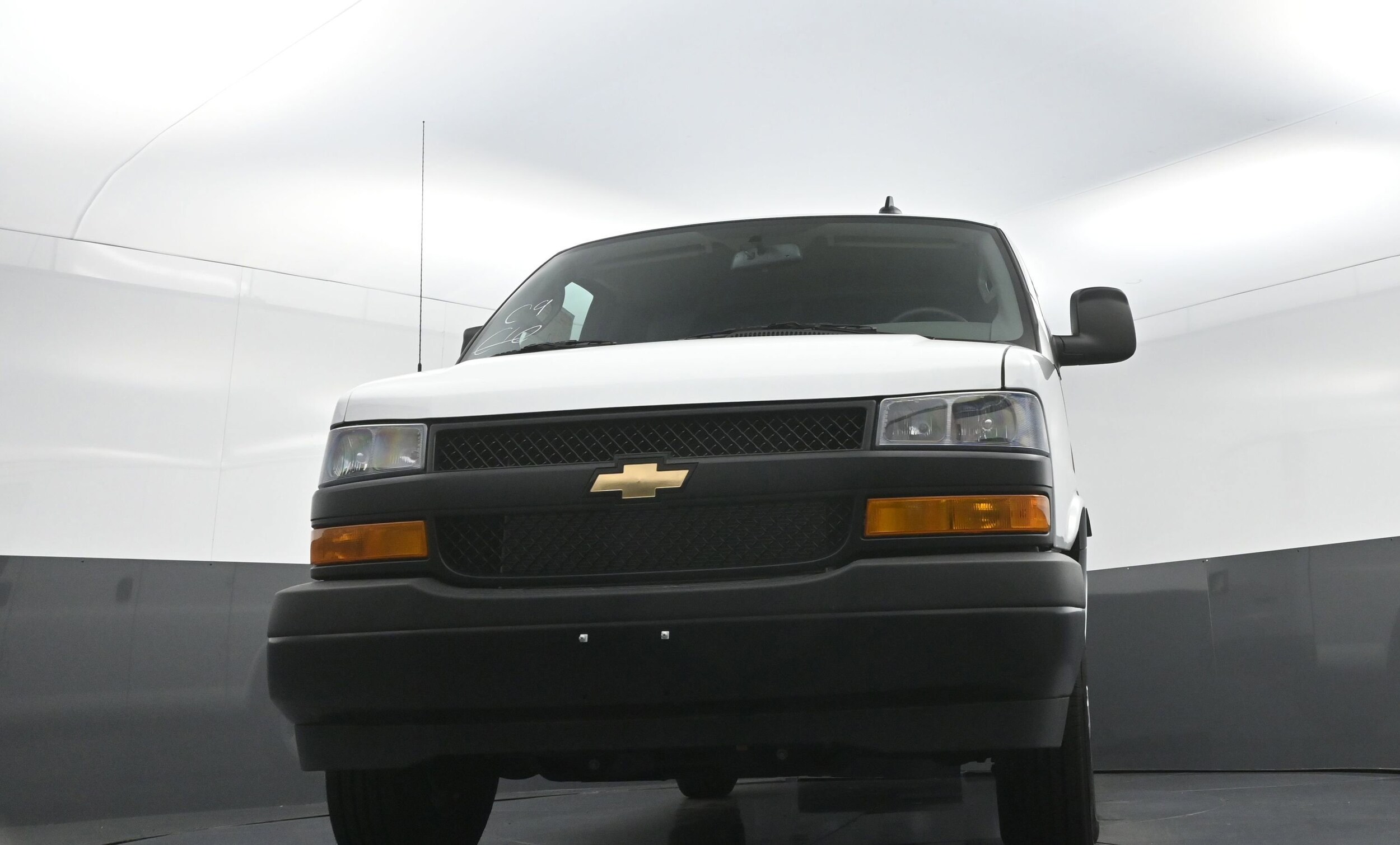 2025 Chevrolet Express Cargo Work Van - Photo 10