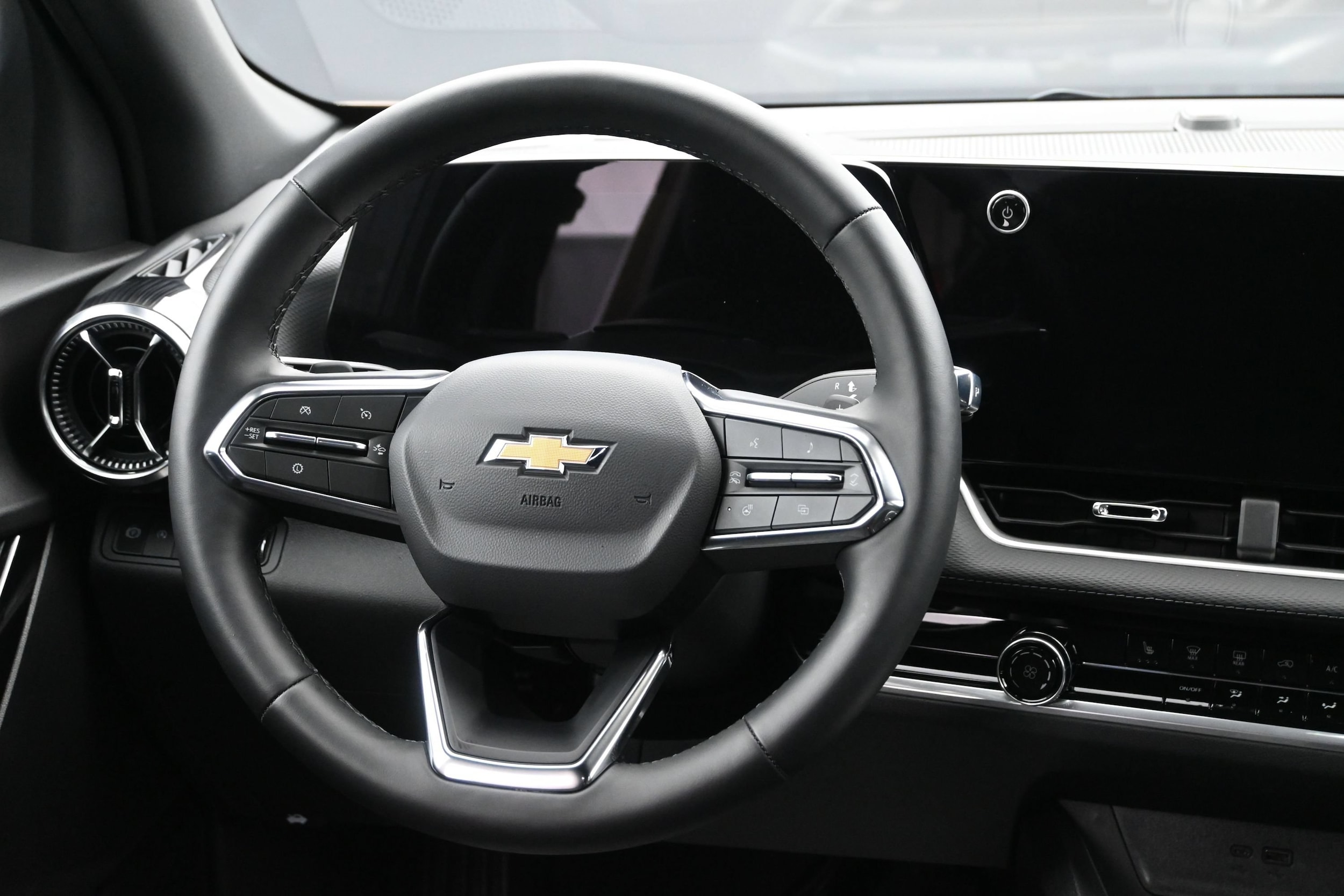 2027 Chevrolet Equinox LT - Photo 17