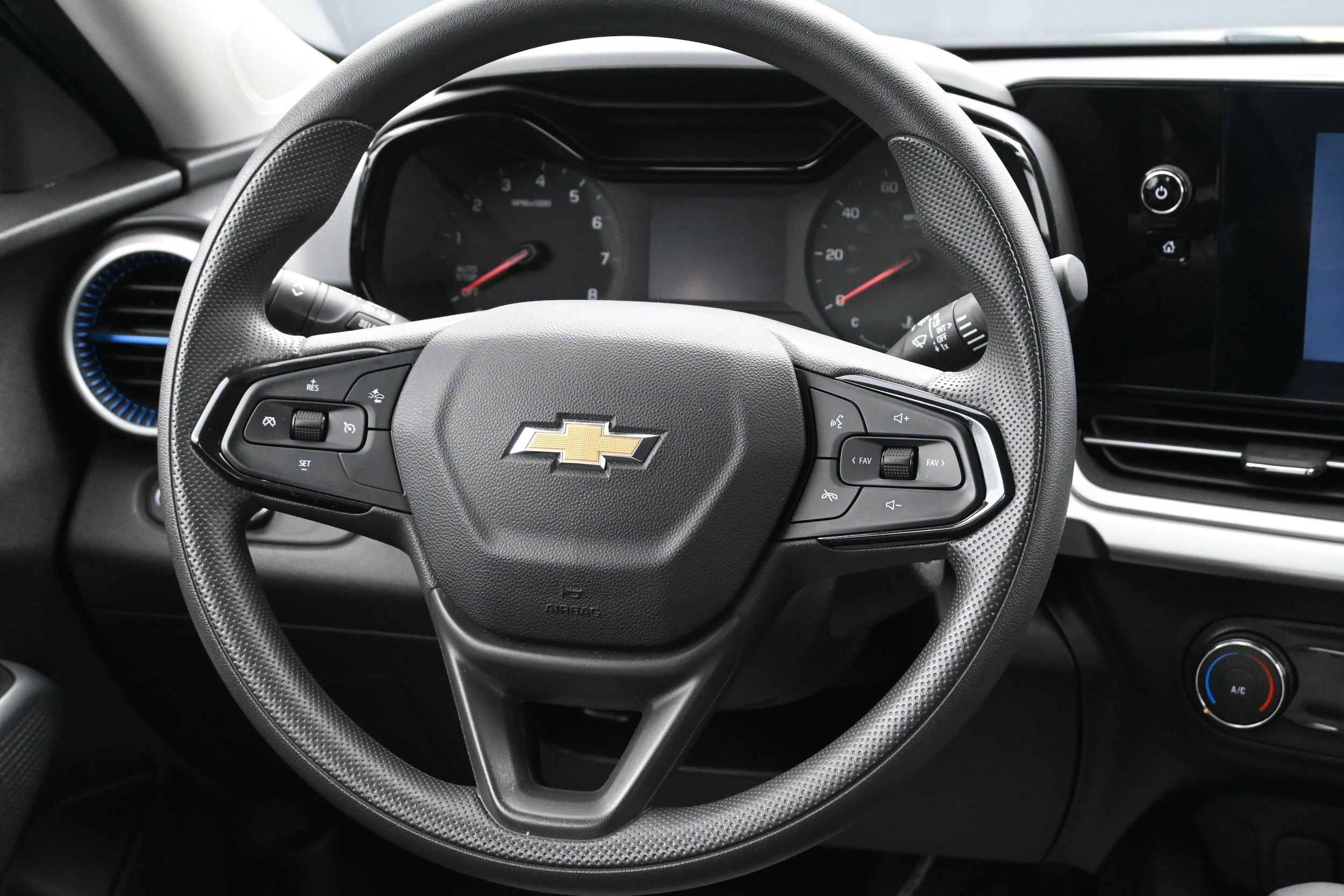 2024 Chevrolet Trax LS - Photo 17