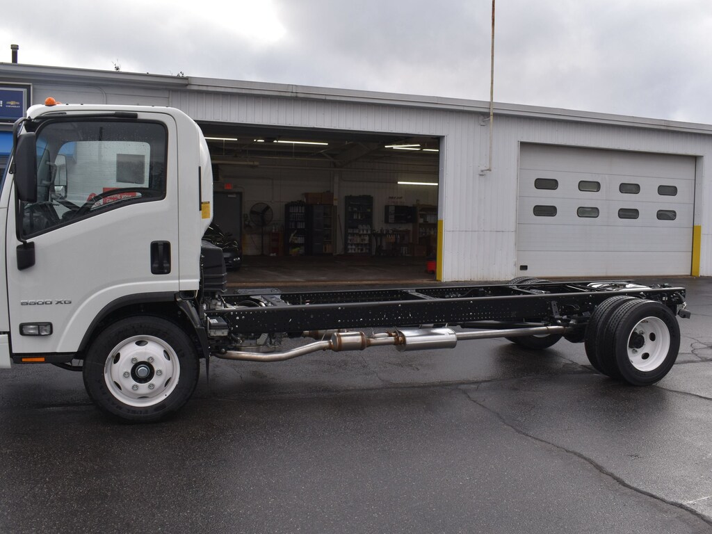 New 2025 Chevrolet Low Cab Forward 5500 XG 2WD Reg Cab 176 Truck