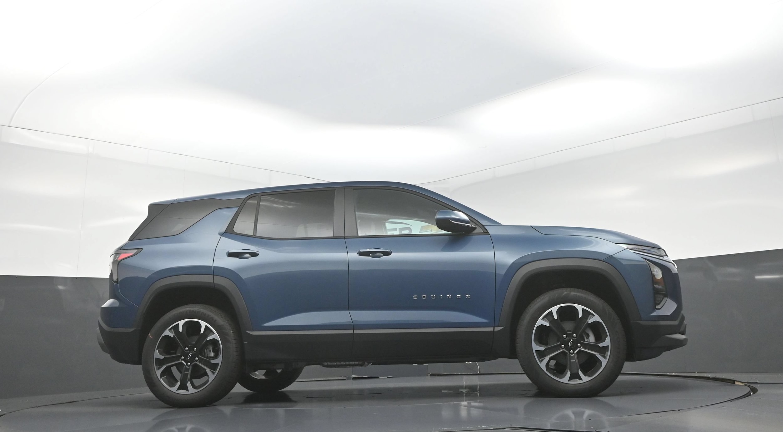 2027 Chevrolet Equinox LT - Photo 9