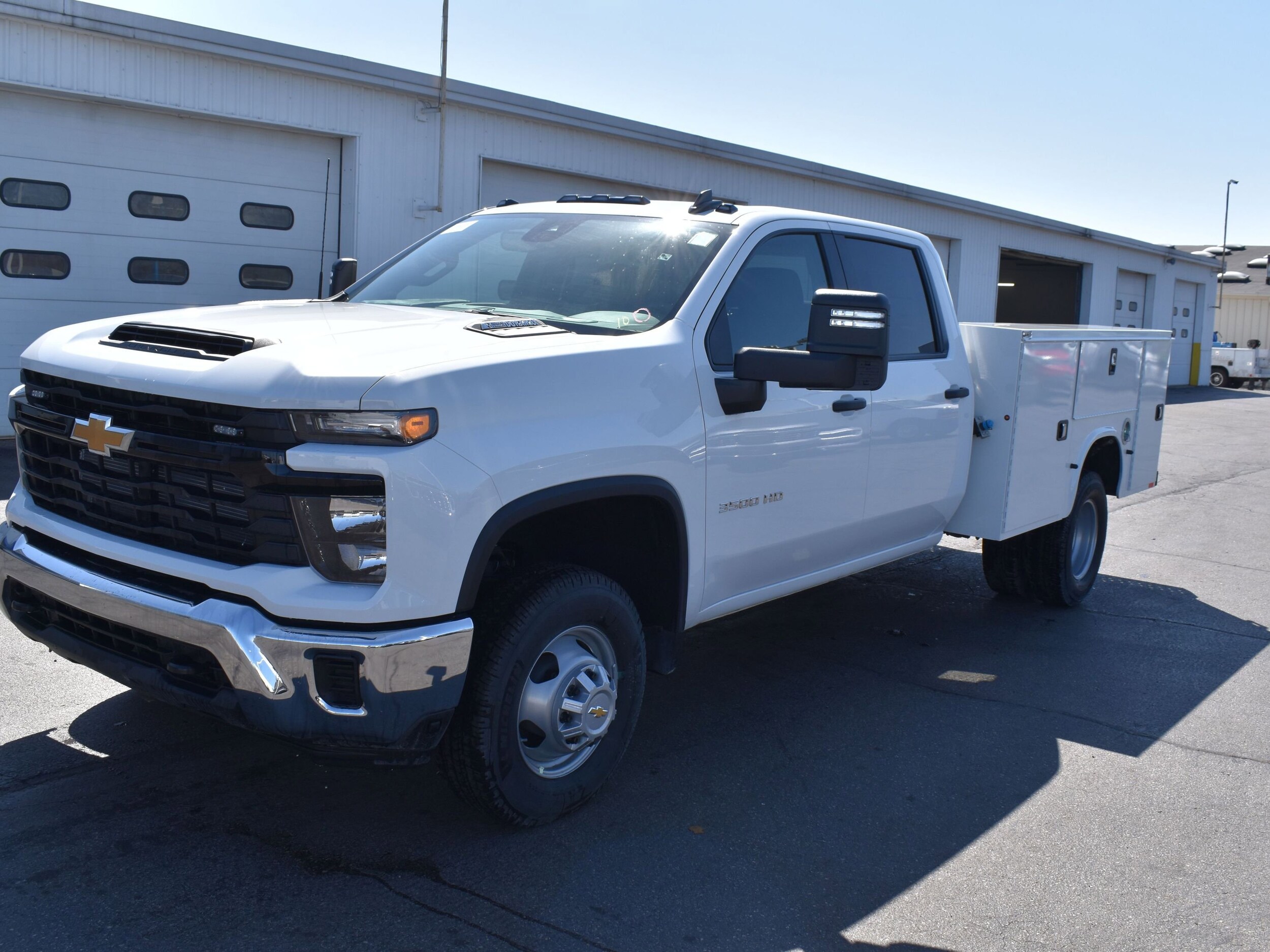 2025 Chevrolet Silverado 3500HD Work Truck photo 3