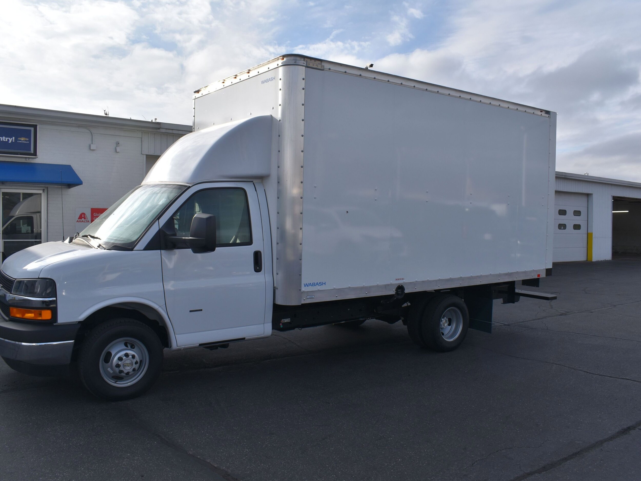 2024 Chevrolet Express Cutaway 3500 photo 4