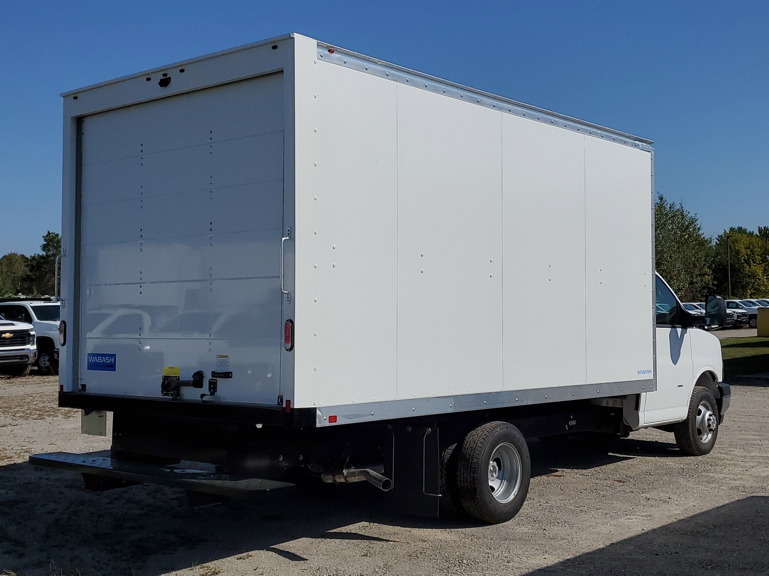 2025 Chevrolet Express 3500 Cutaway Van photo 4