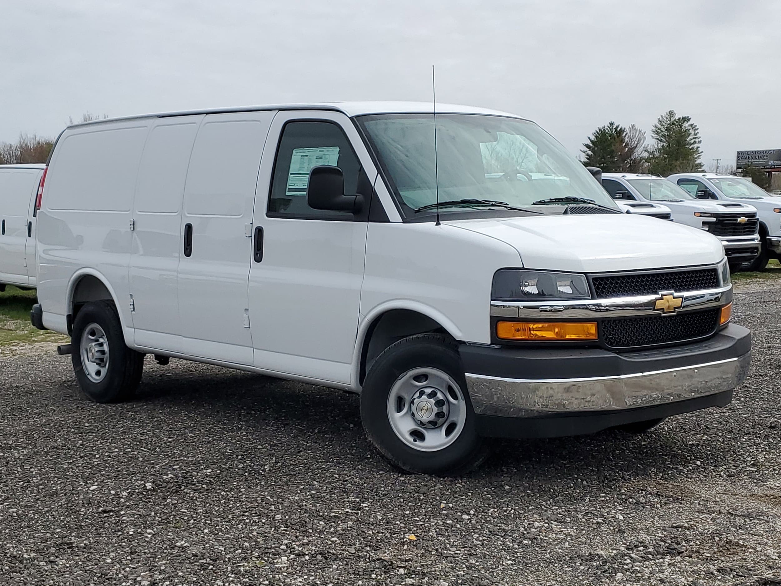 2026 Chevrolet Express 2500 Work Van HD's photo