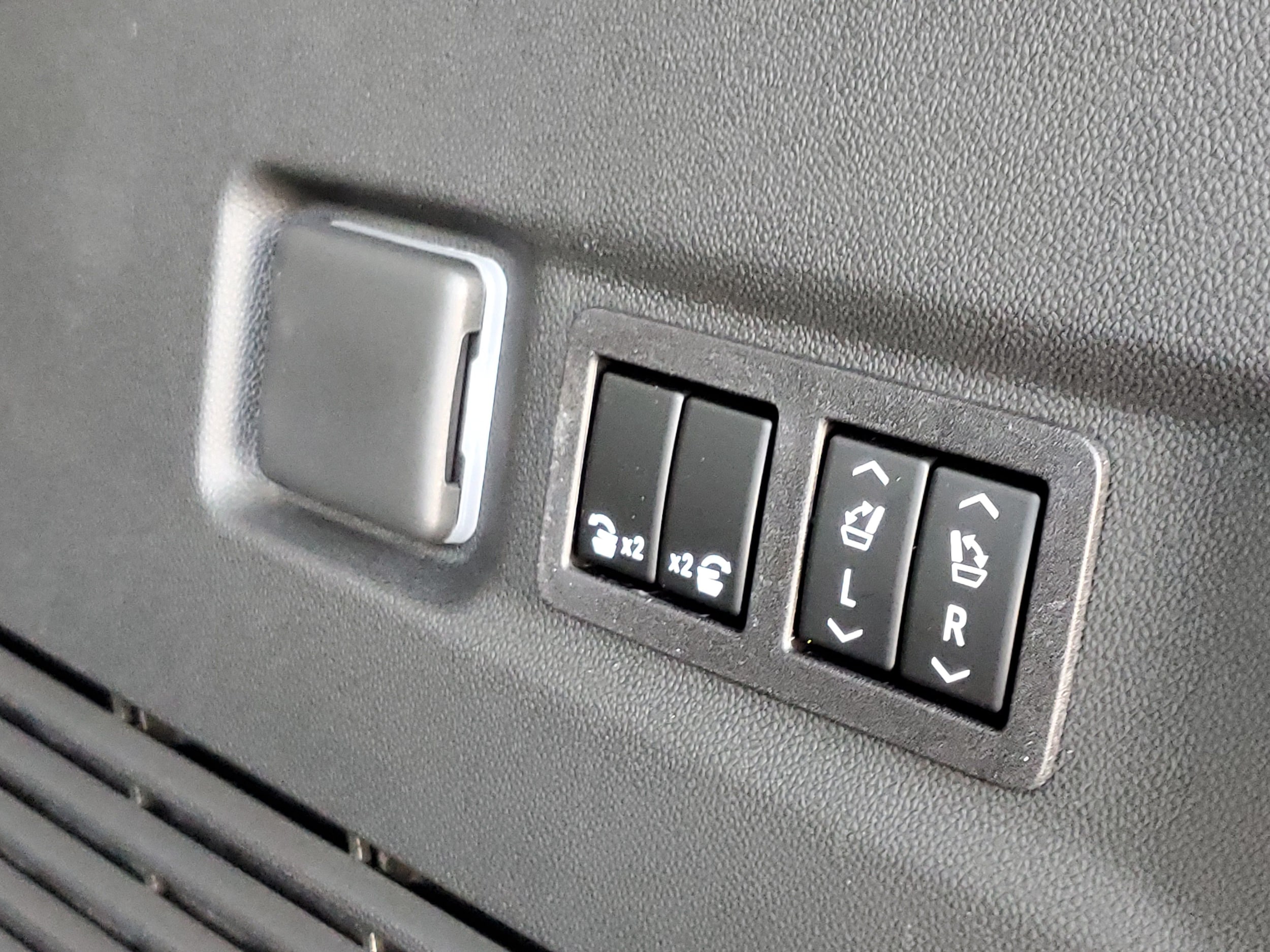 2026 Chevrolet Suburban Z71 - Photo 34