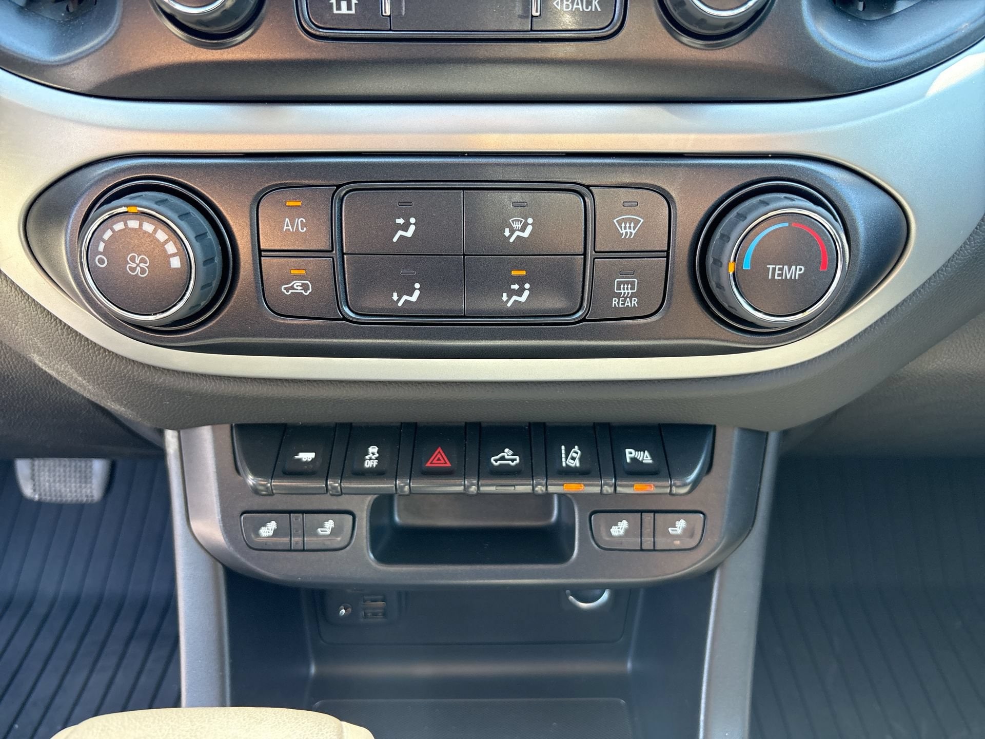 2021 Chevrolet Colorado LT - Photo 16