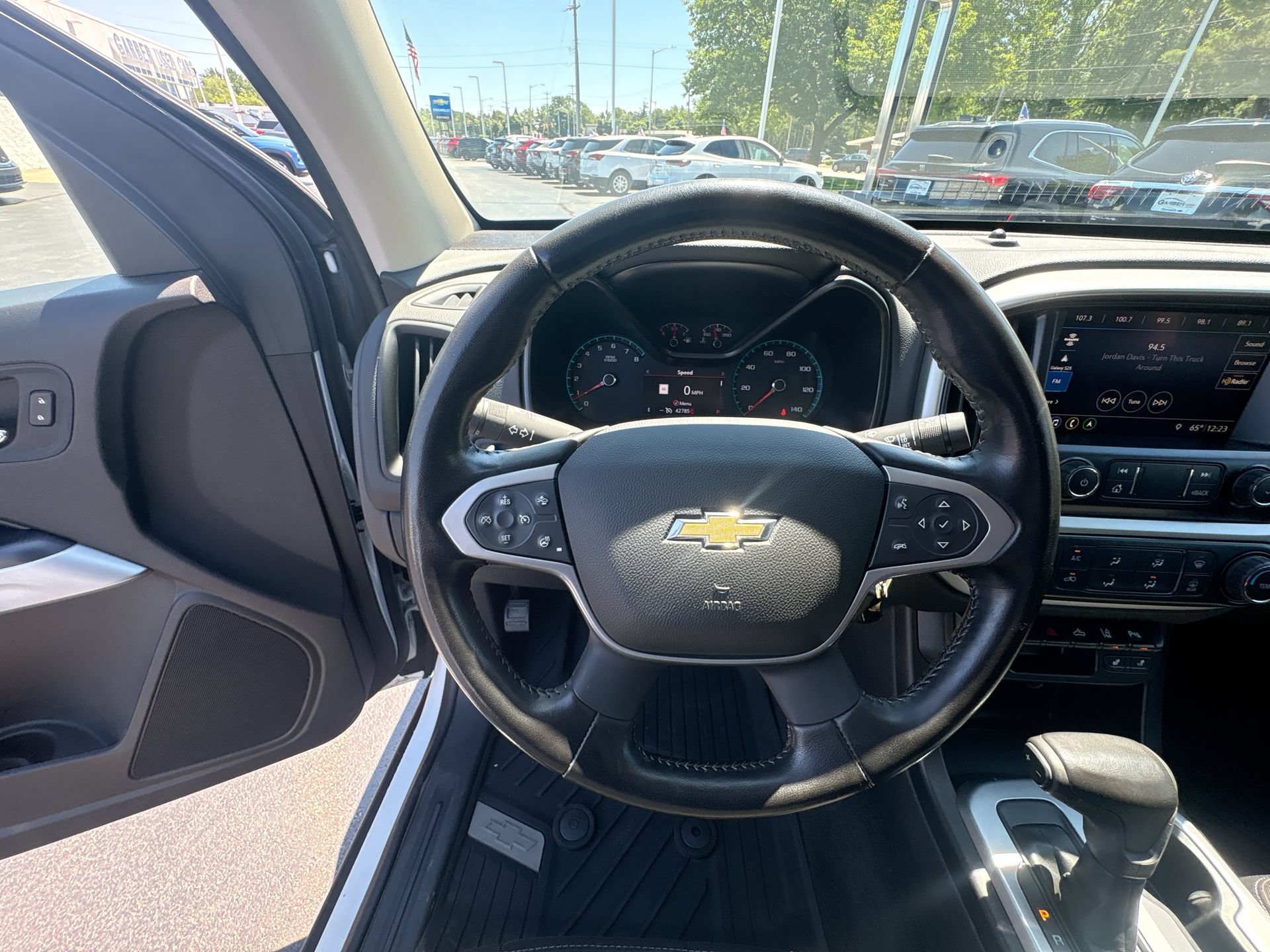 2021 Chevrolet Colorado LT - Photo 11