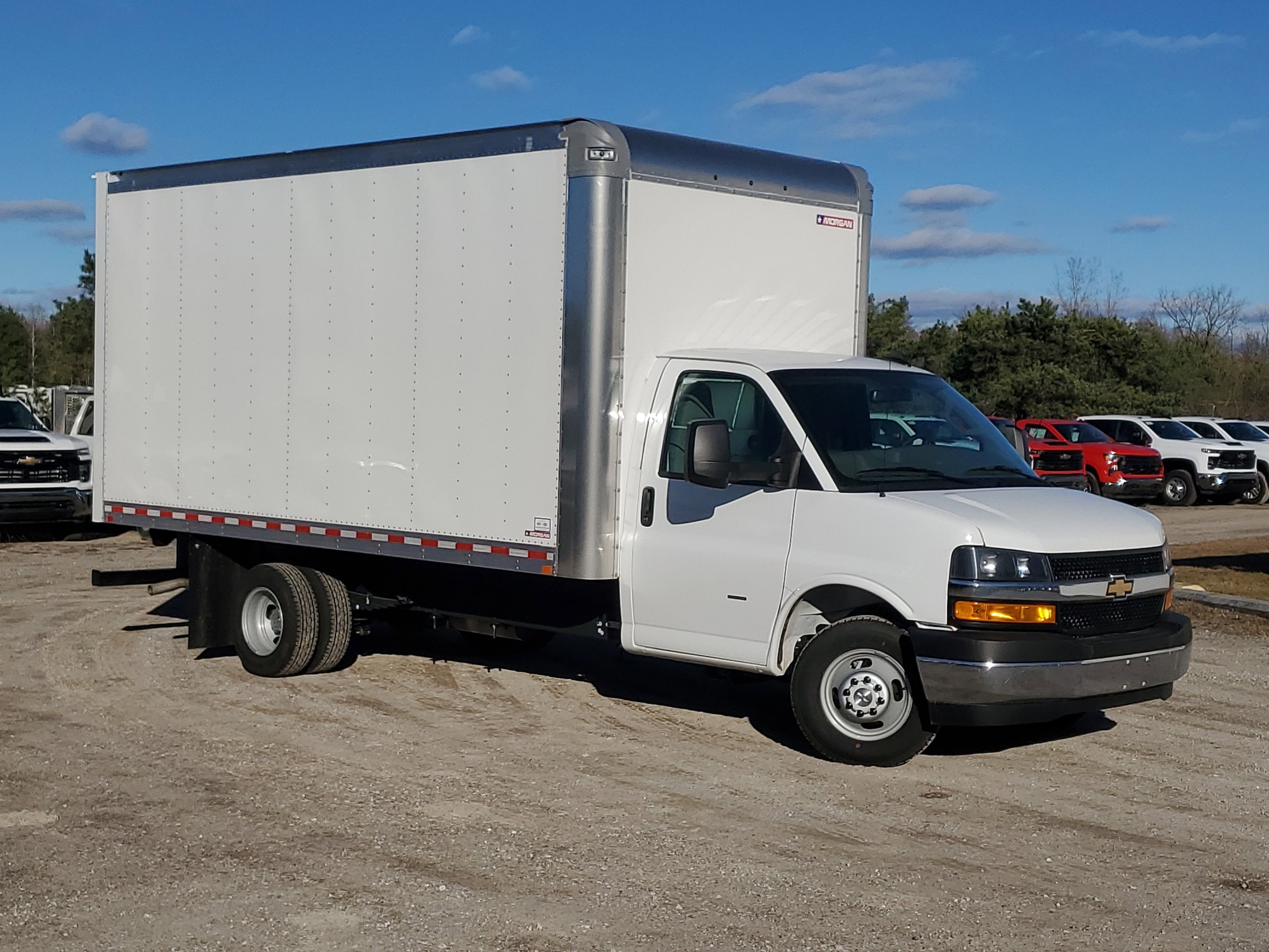 2025 Chevrolet Express Cutaway Base's photo