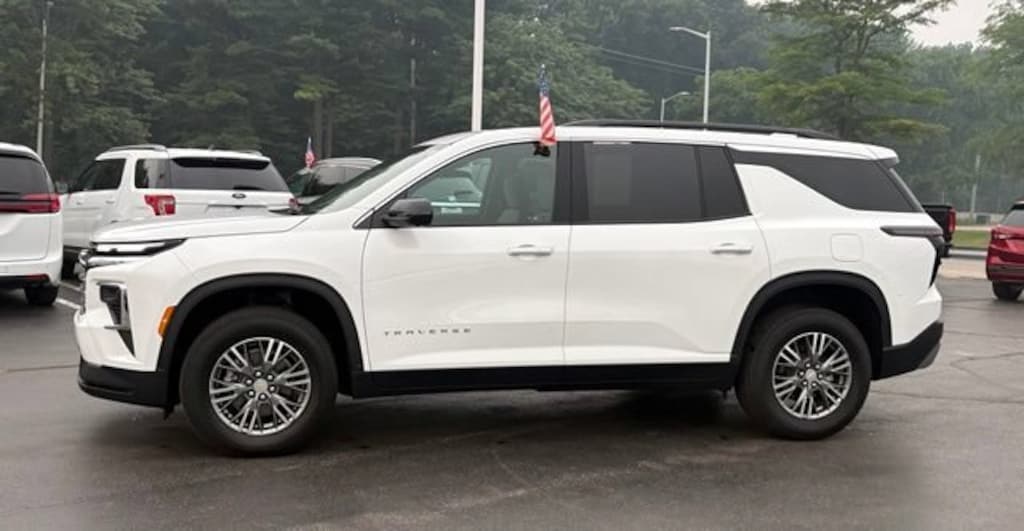Used 2025 Chevrolet Traverse LT SUV