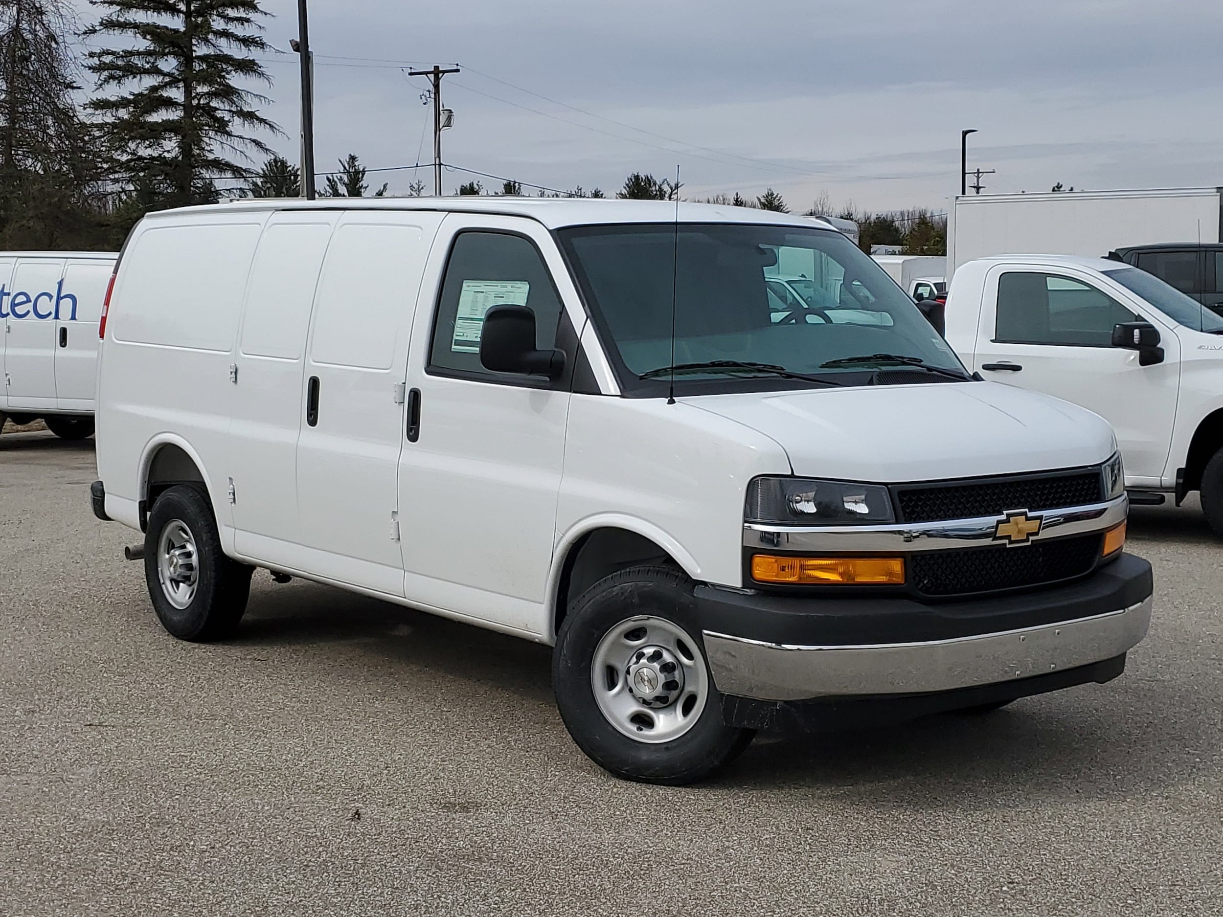 2026 Chevrolet Express 2500 Work Van HD's photo