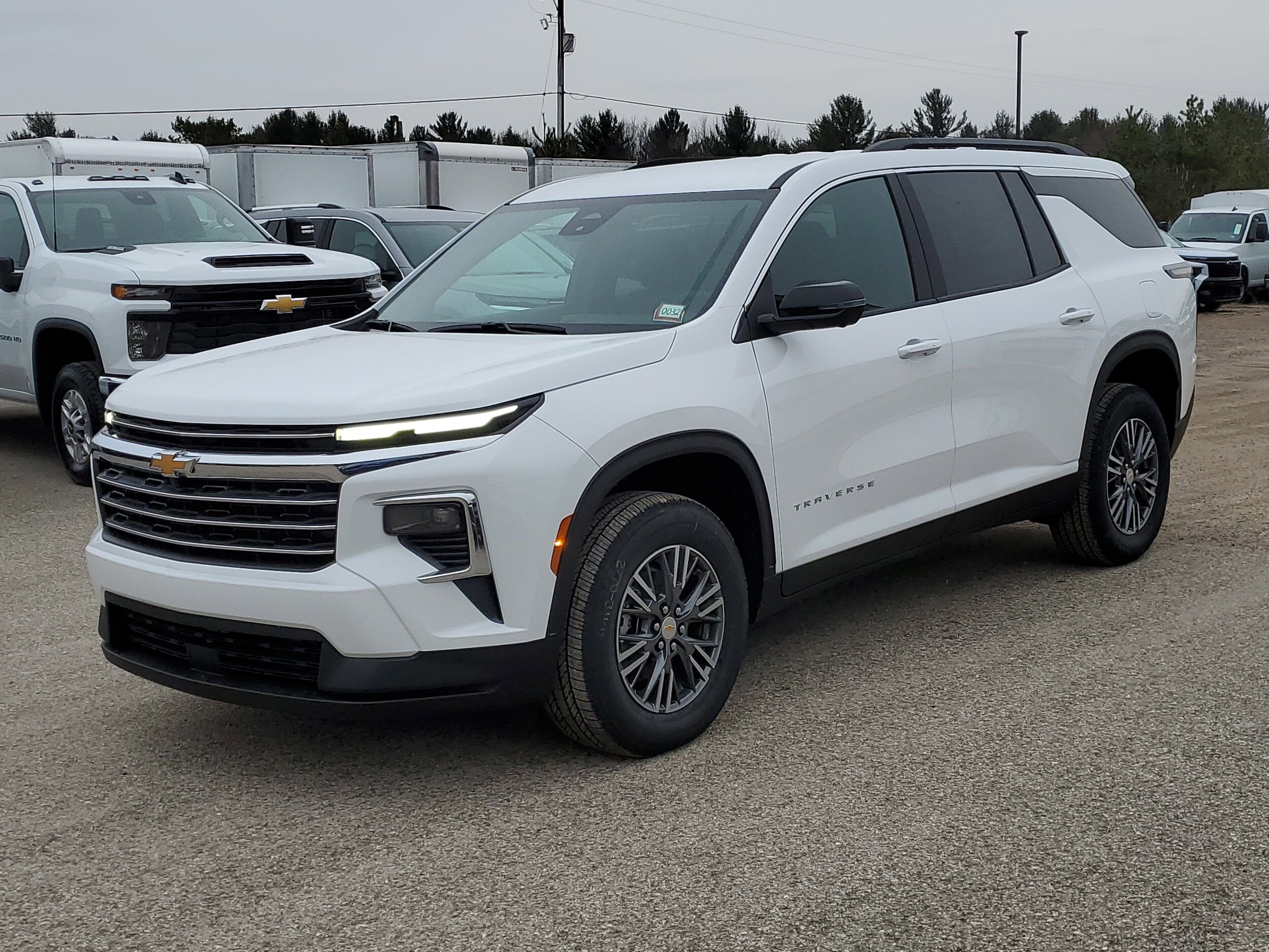 2026 Chevrolet Traverse photo 2