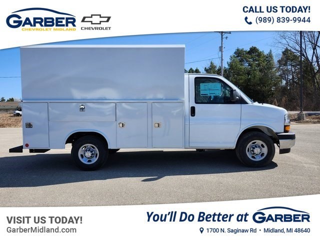 2025 Chevrolet Express Cutaway Base's photo