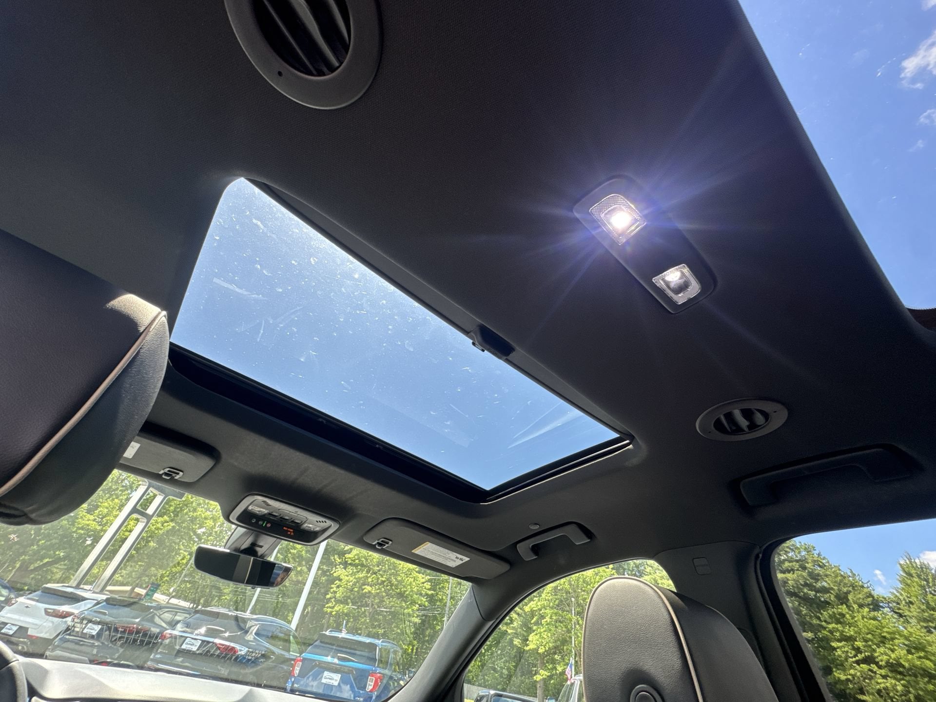 2022 Chevrolet Traverse Premier - Photo 16