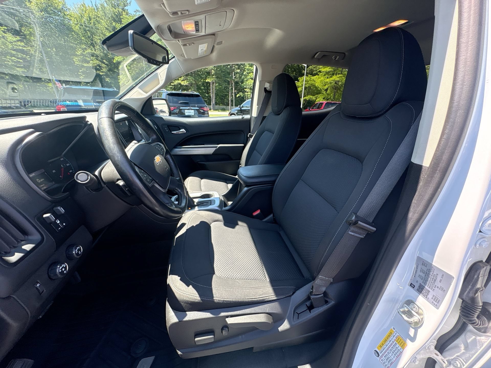 2021 Chevrolet Colorado LT - Photo 13