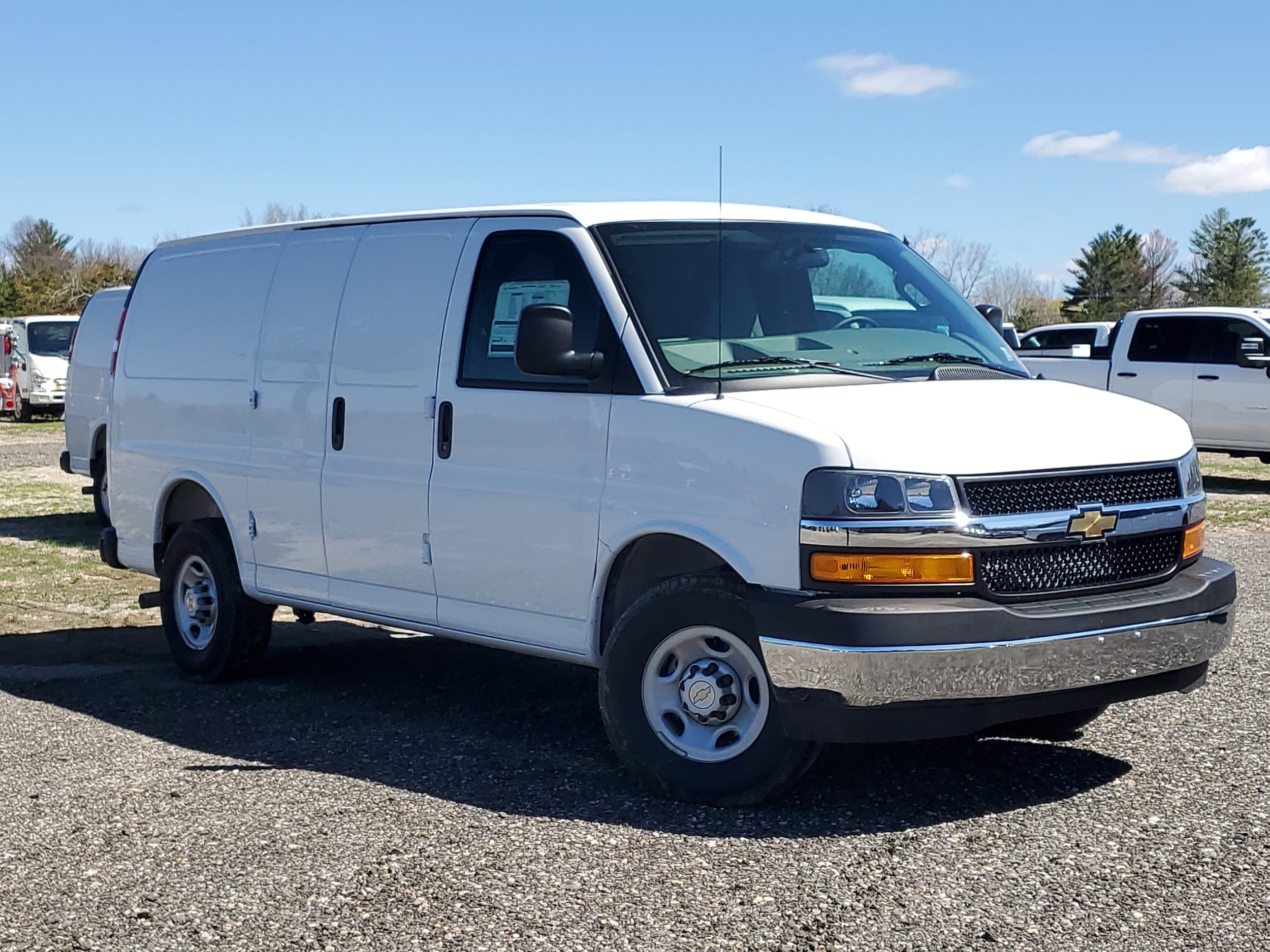 2026 Chevrolet Express 2500 Work Van HD's photo