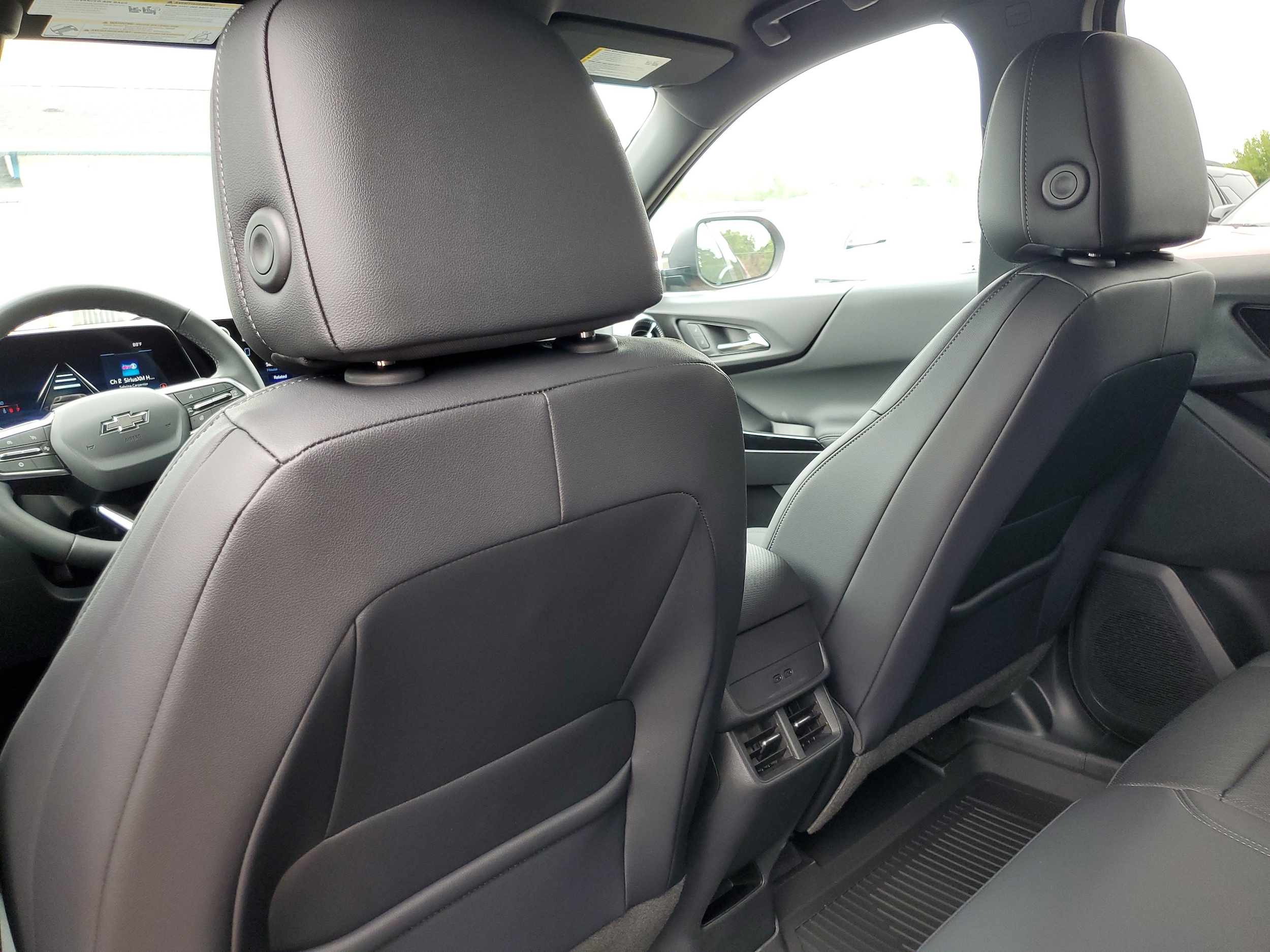 2027 Chevrolet Equinox LT - Photo 27