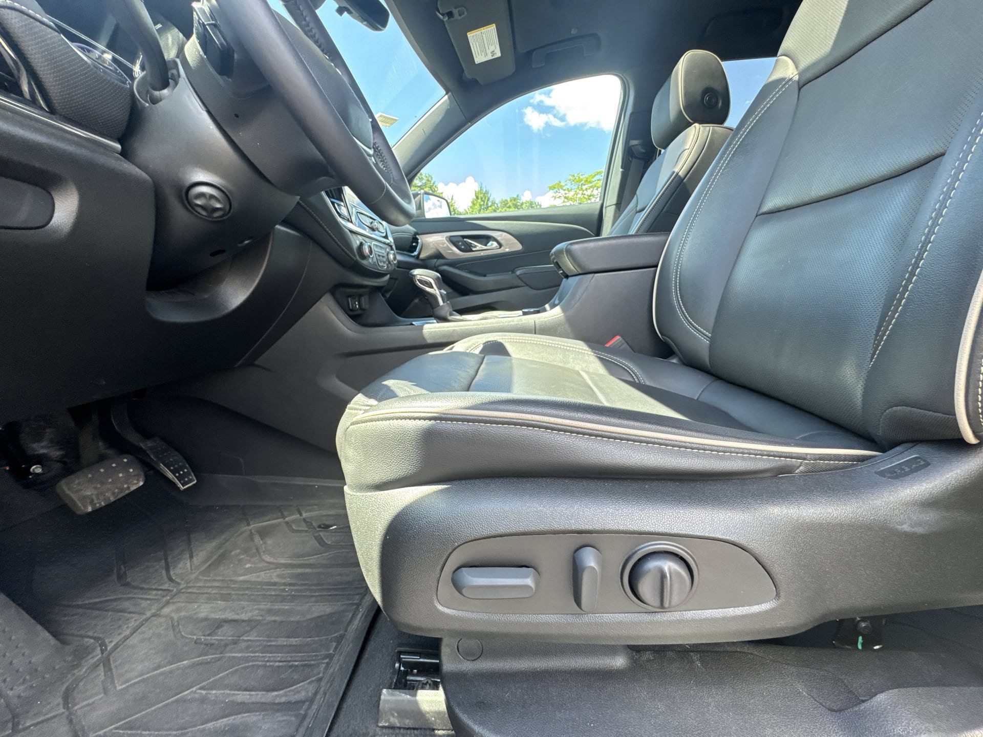 2022 Chevrolet Traverse Premier - Photo 14