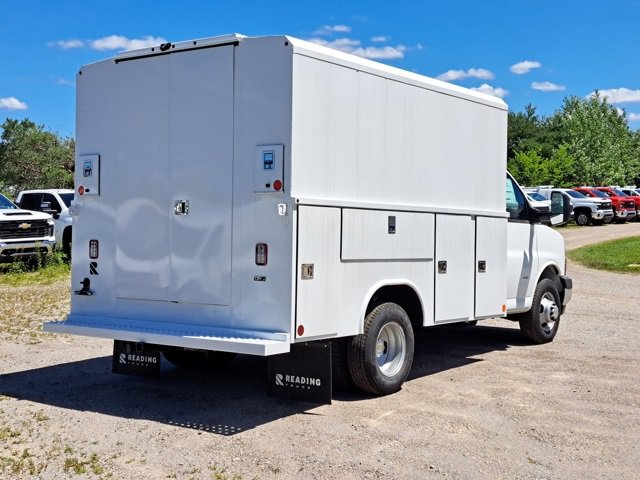 2025 Chevrolet Express Cutaway 3500 photo 4