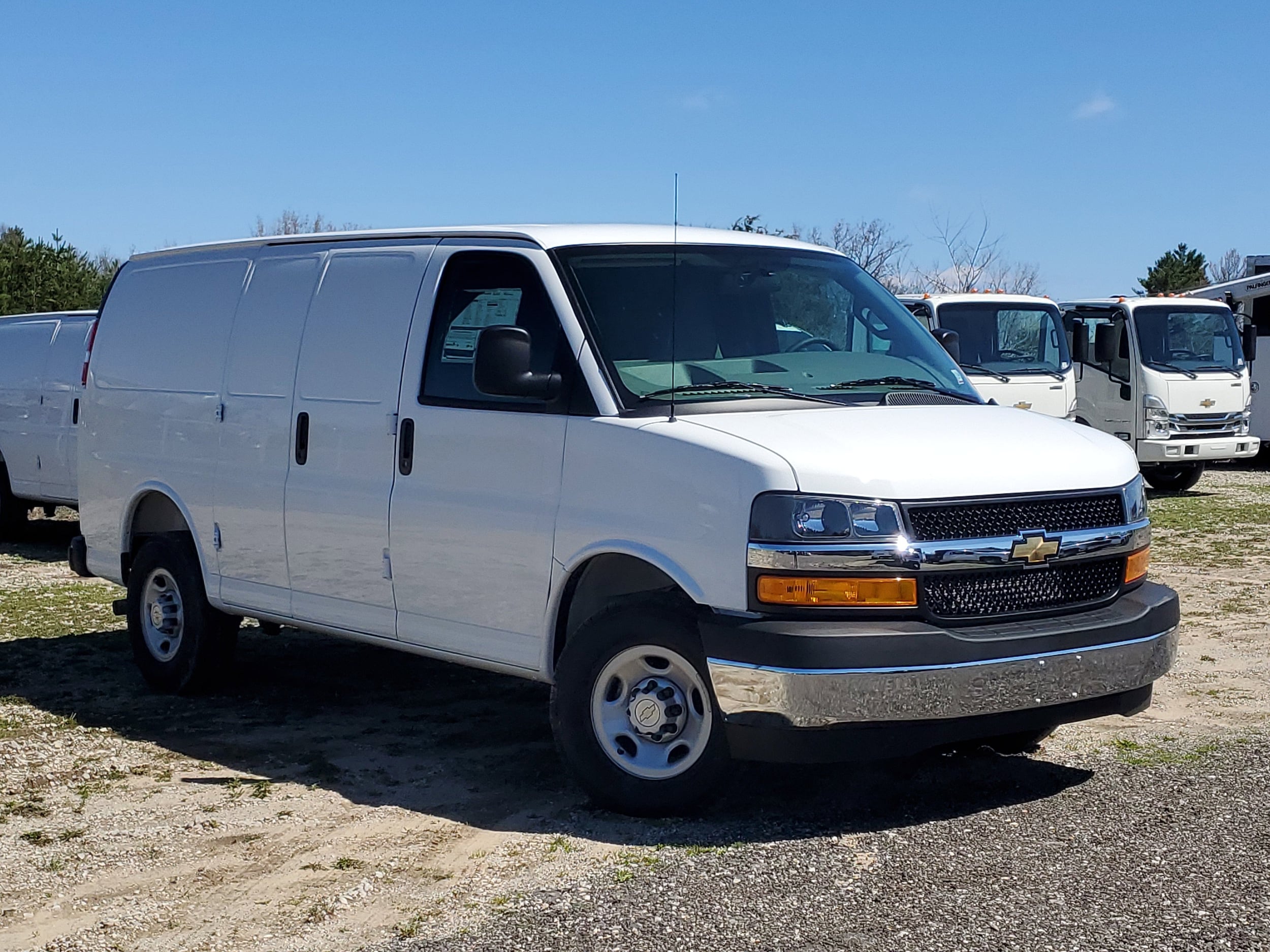2026 Chevrolet Express 2500 Work Van HD's photo