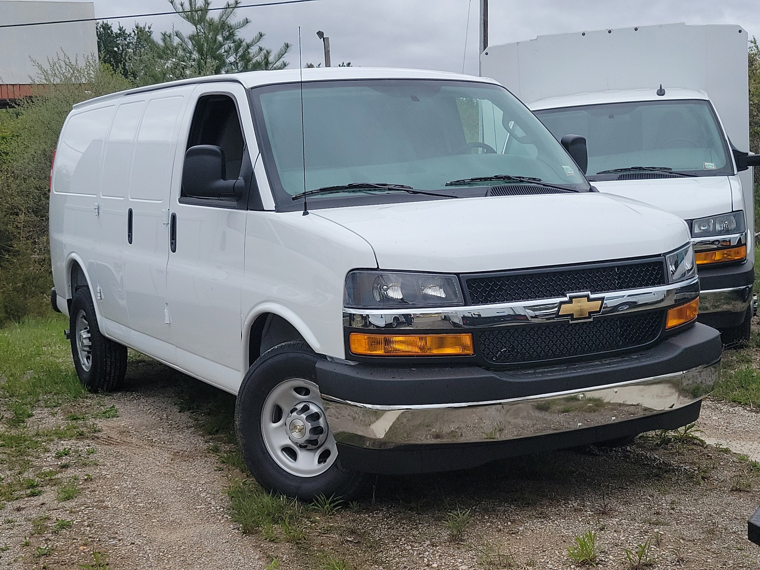 2026 Chevrolet Express 2500 Work Van HD's photo