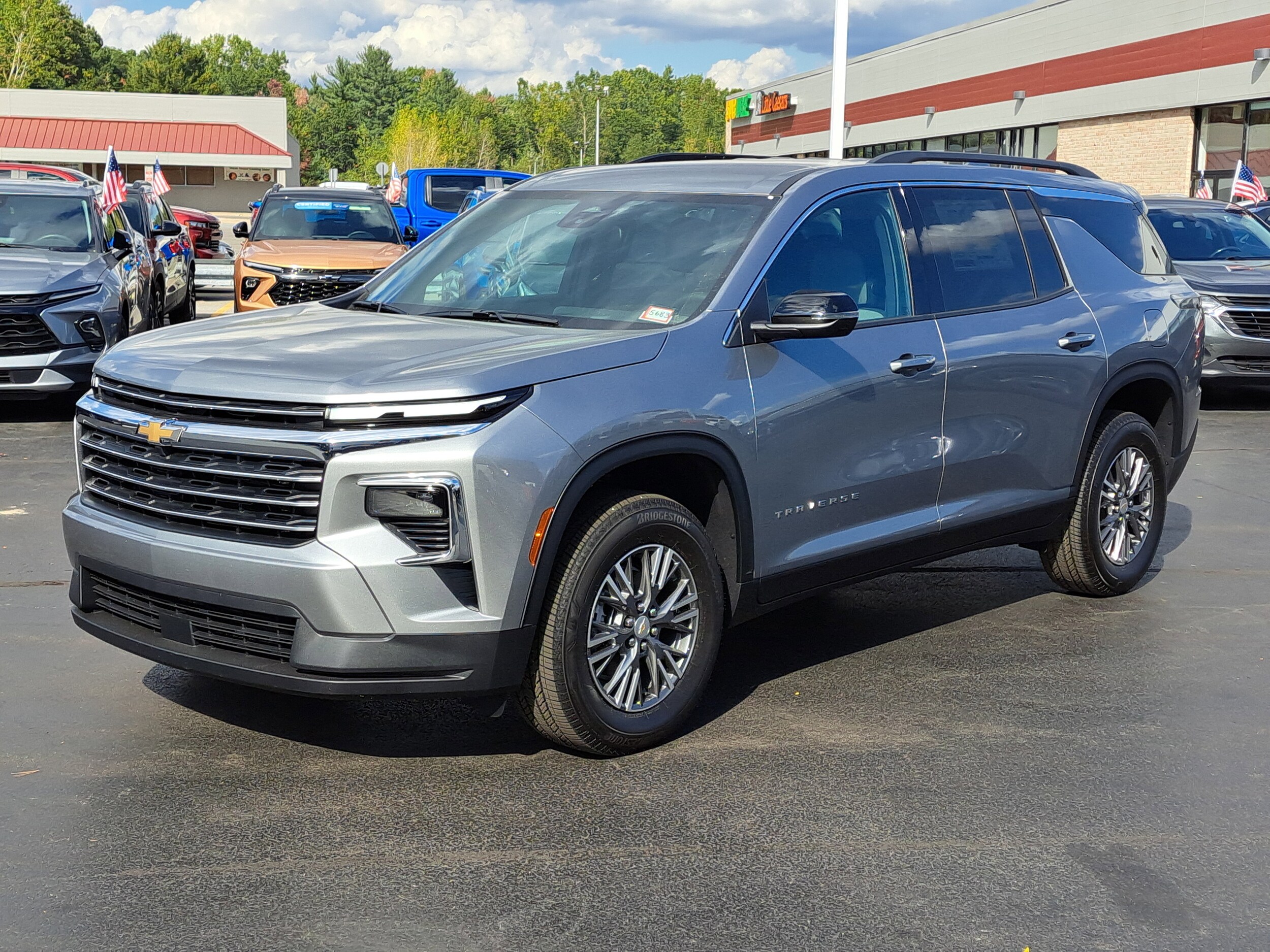 2026 Chevrolet Traverse photo 2