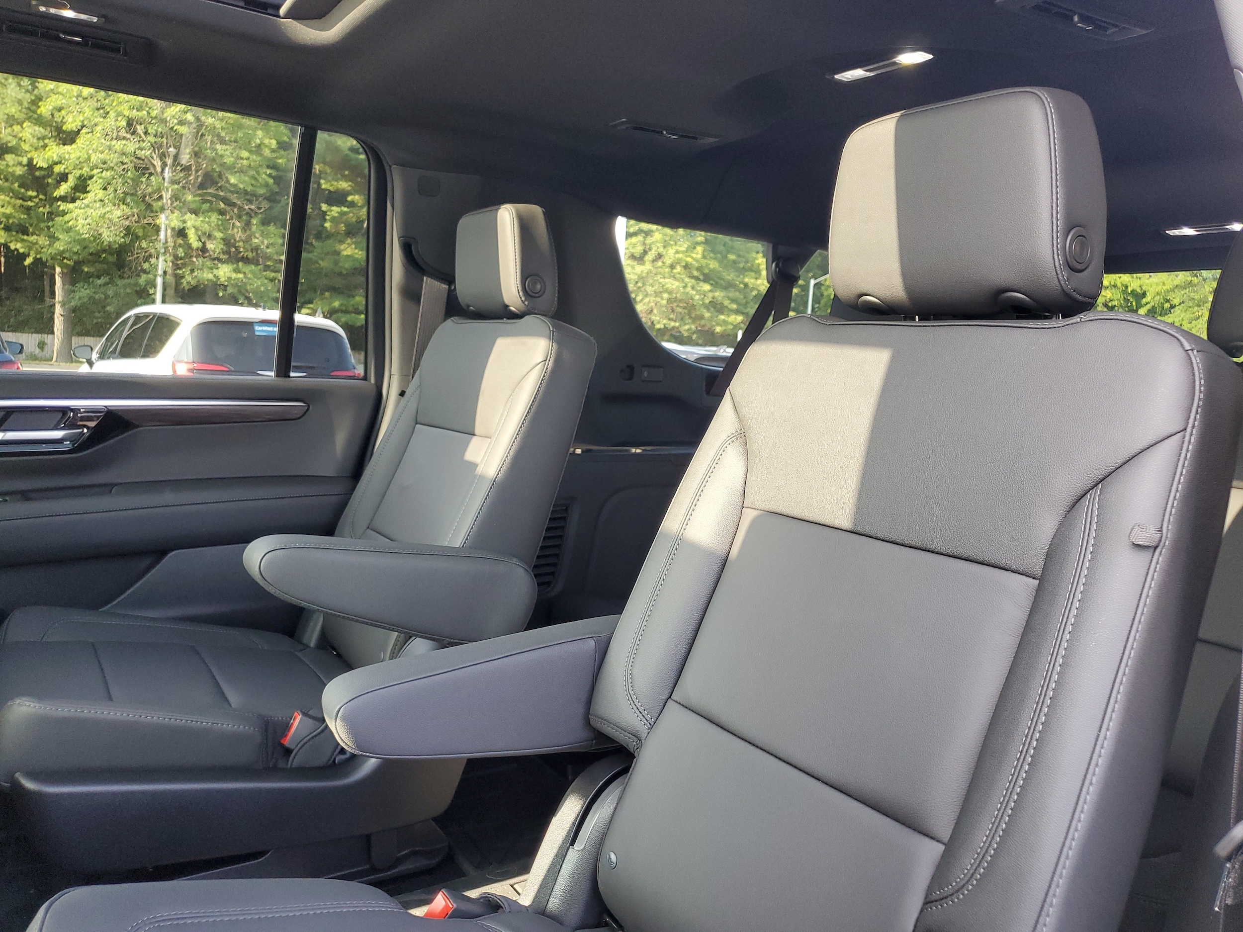 2026 Chevrolet Suburban Z71 - Photo 29