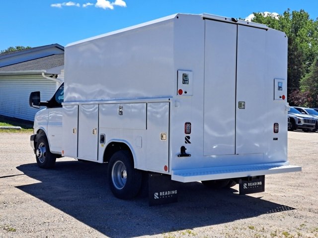2025 Chevrolet Express Cutaway 3500 photo 3