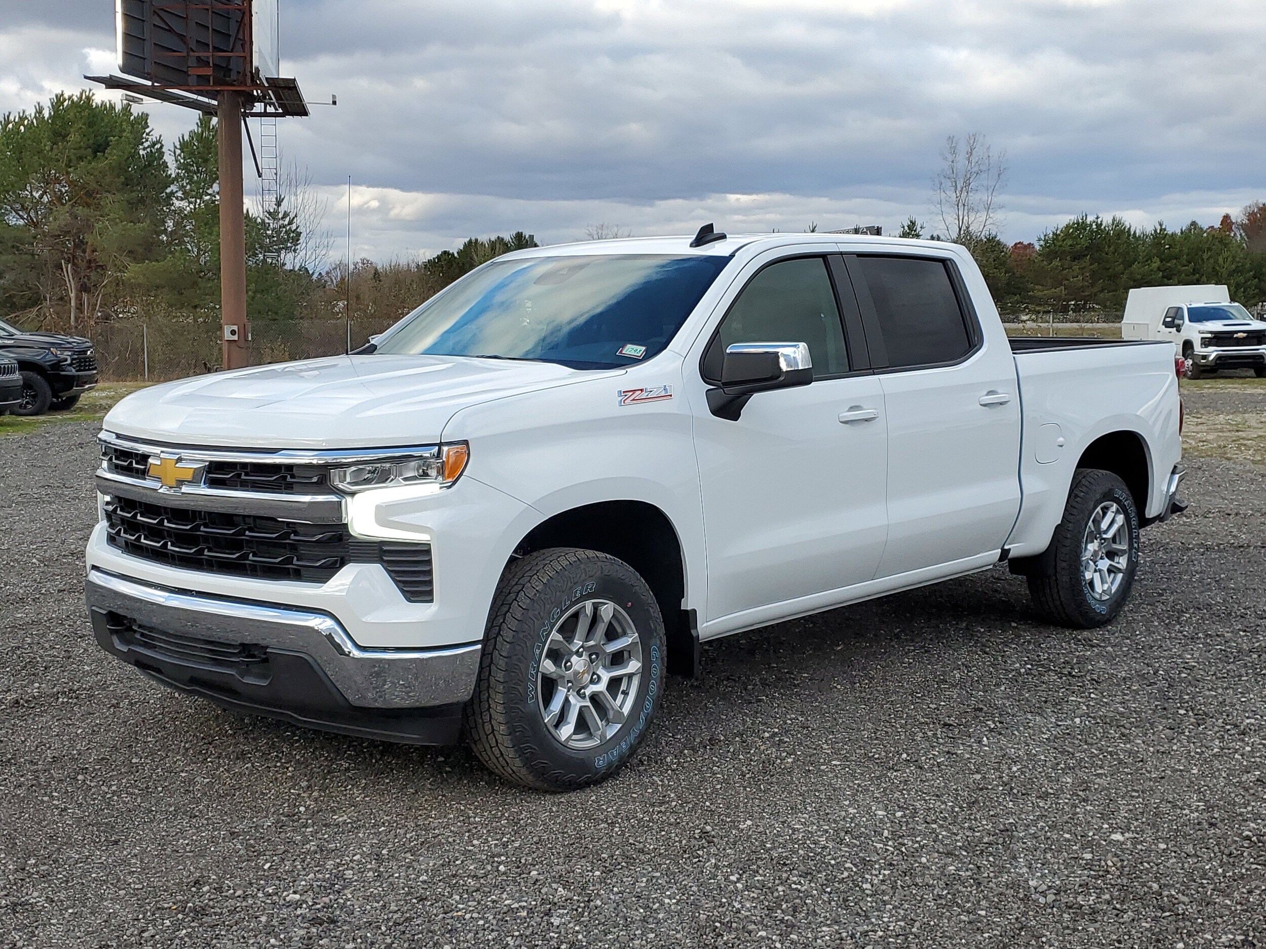 2026 Chevrolet Silverado 1500 LT photo 2