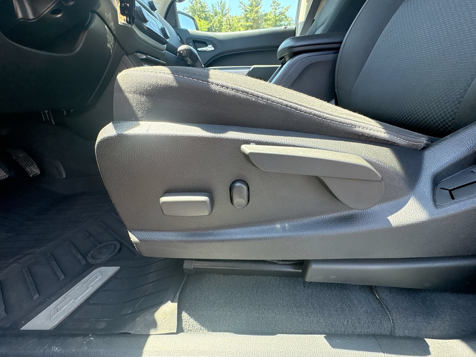 2021 Chevrolet Colorado LT - Photo 14