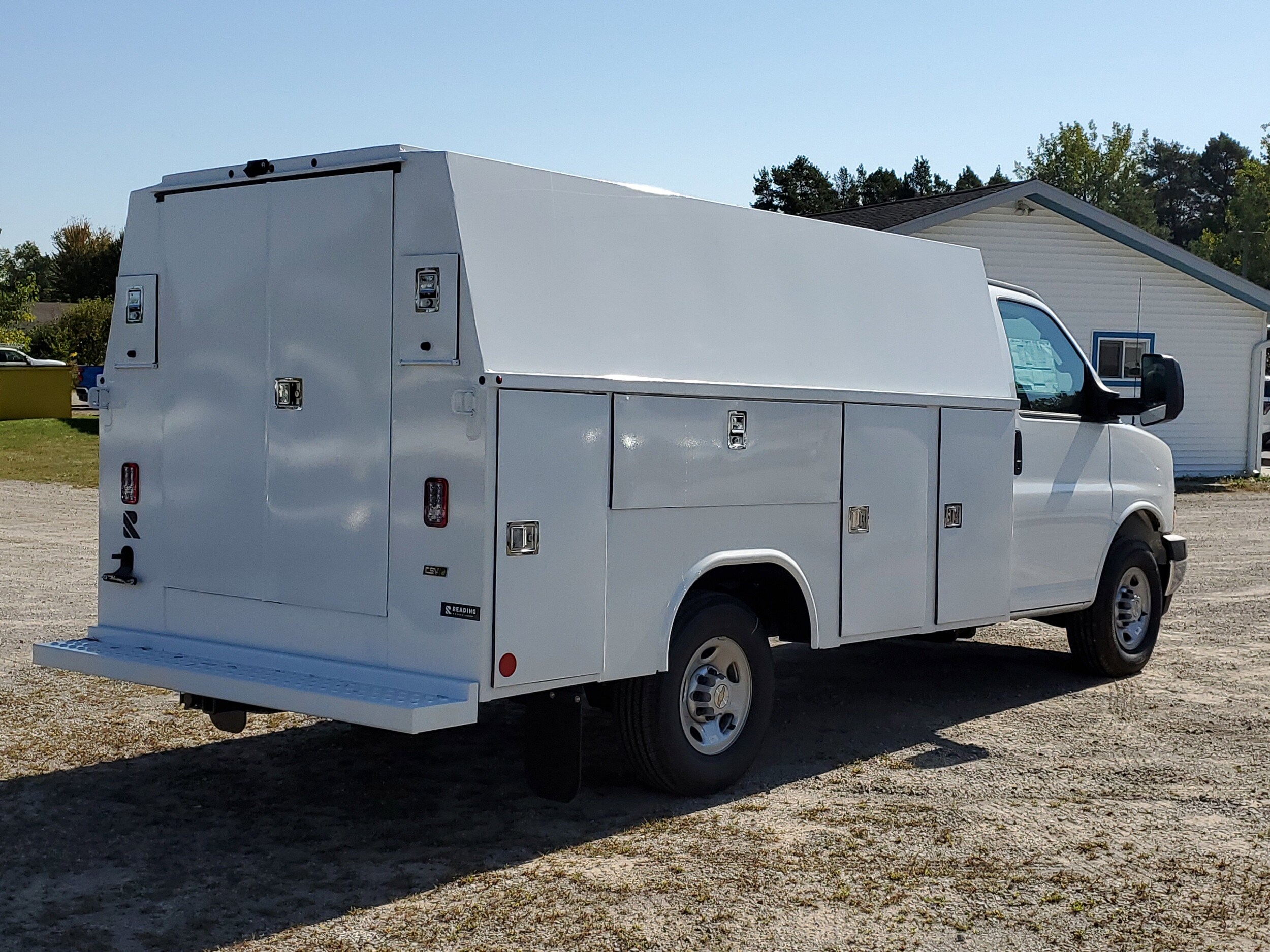 2025 Chevrolet Express Cutaway 3500 photo 4