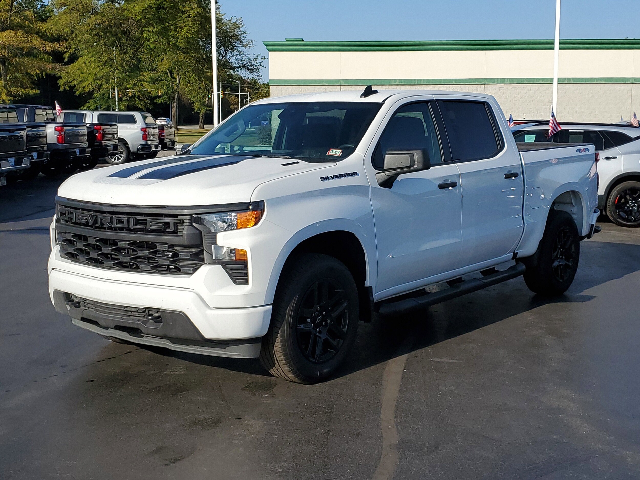 2025 Chevrolet Silverado 1500 Custom photo 2