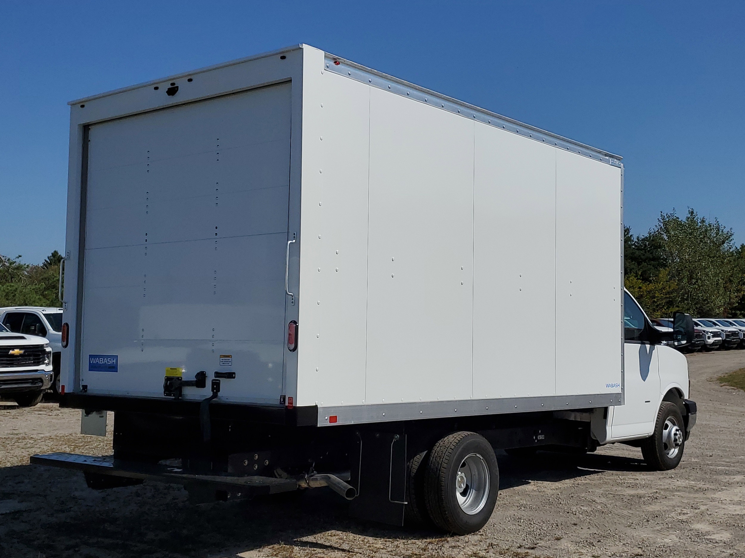 2025 Chevrolet Express 3500 Cutaway Van photo 4