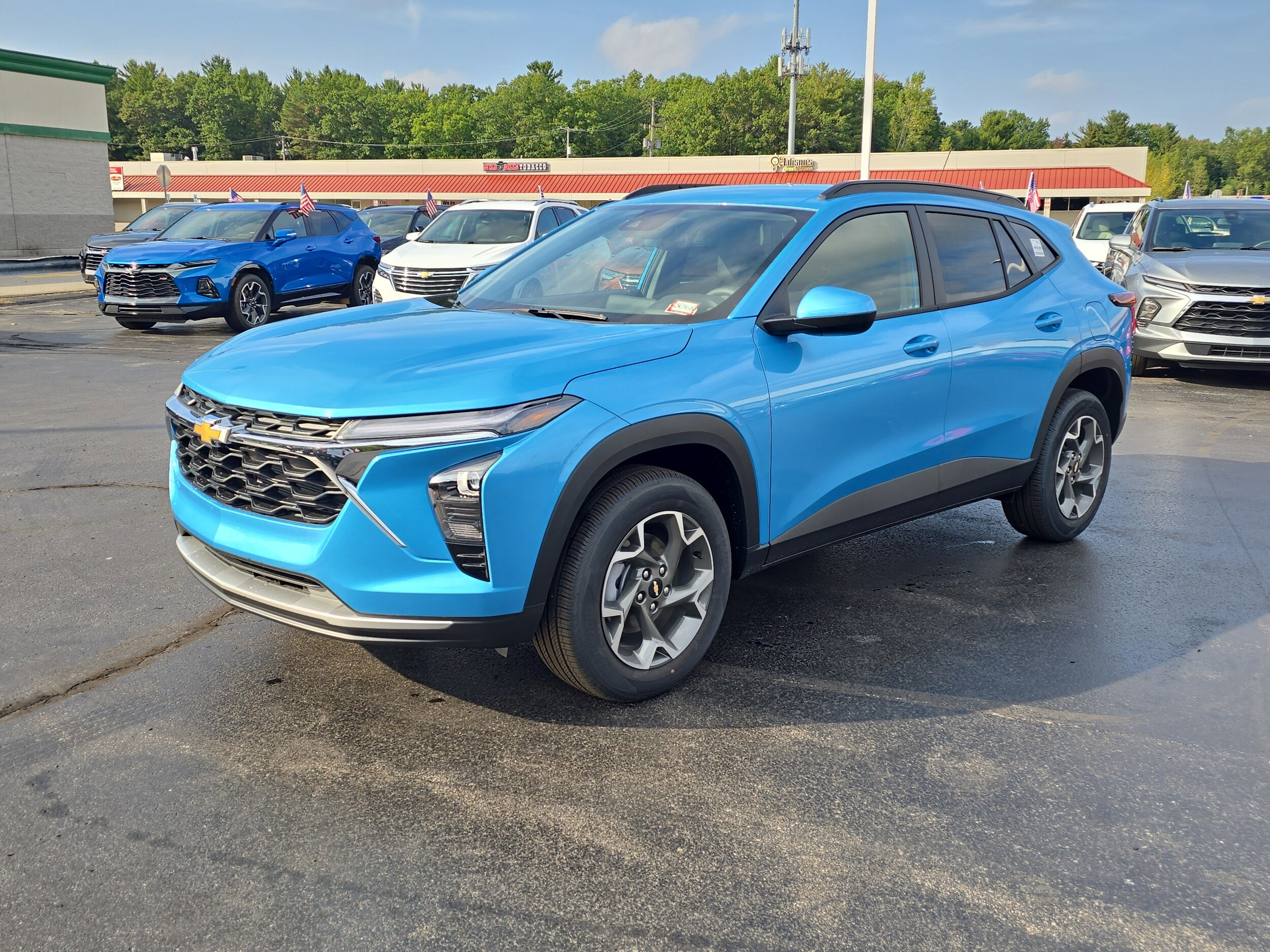 2025 Chevrolet Trax LT photo 2