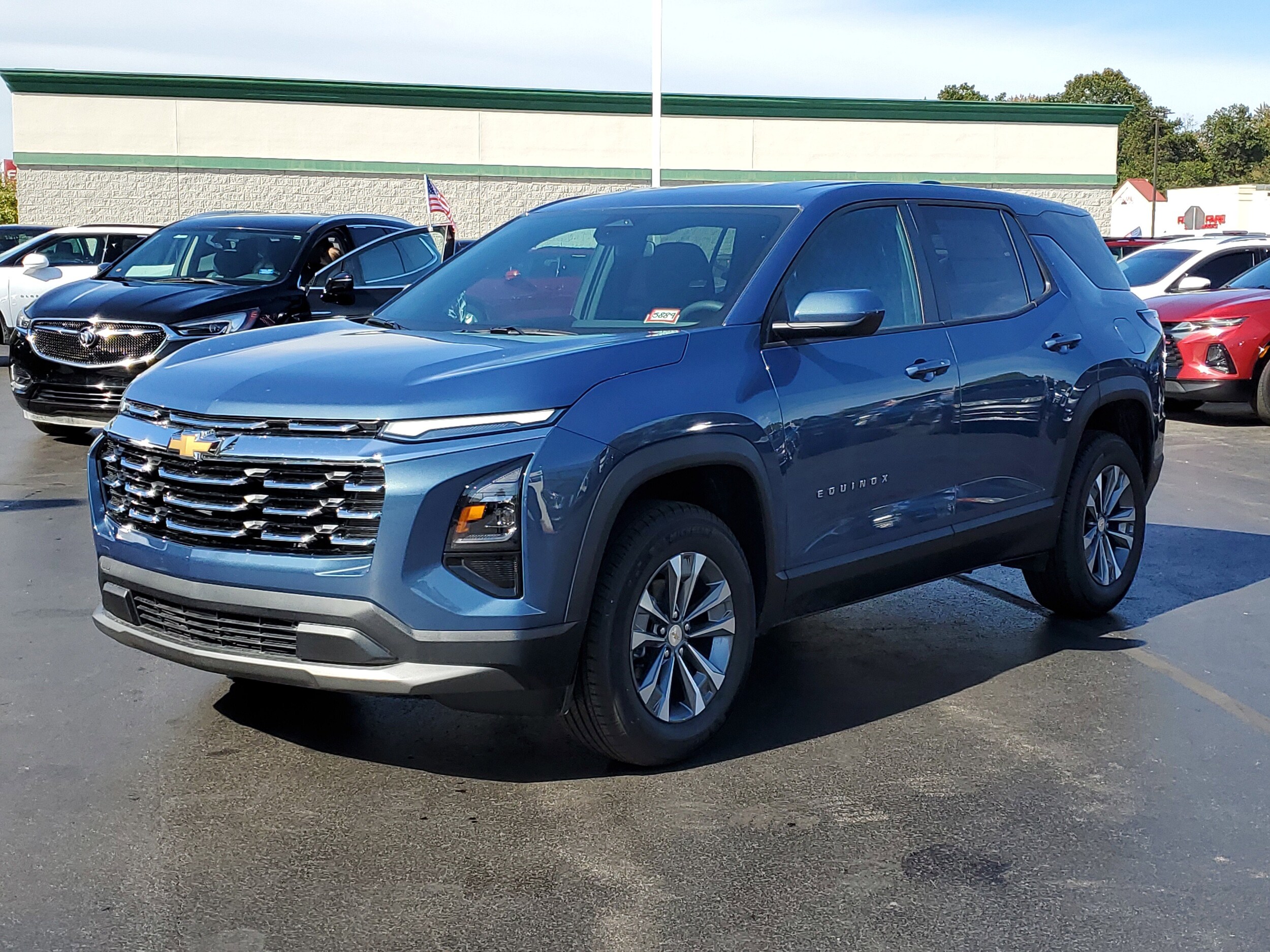 2026 Chevrolet Equinox LT photo 2