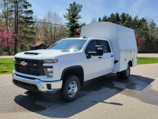 2025 Chevrolet Silverado 3500HD Work Truck photo 2