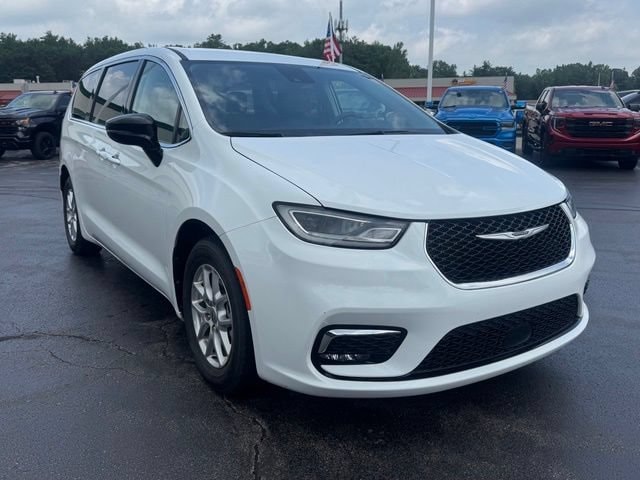2024 Chrysler Pacifica Touring L's photo